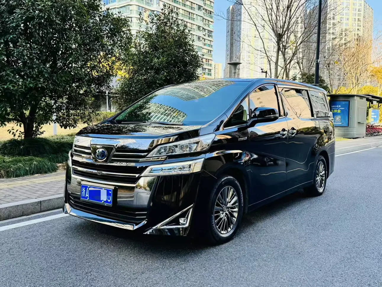 Toyota Crown Wellfire (Wilfa)  из Китая