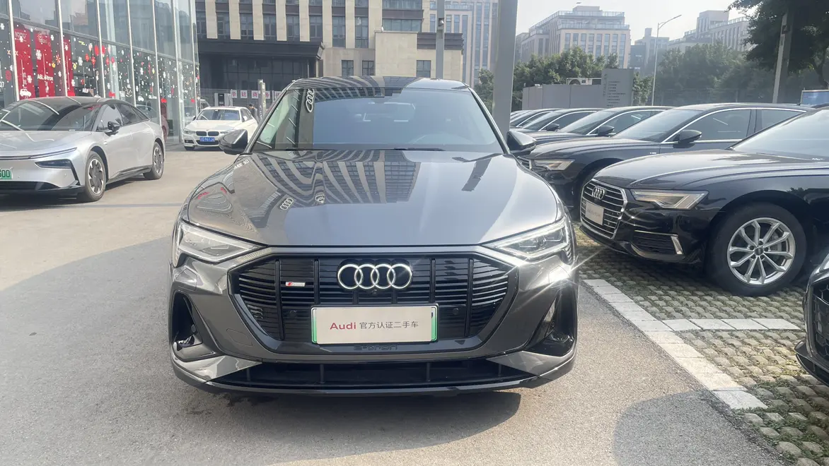 Audi e-tron  из Китая