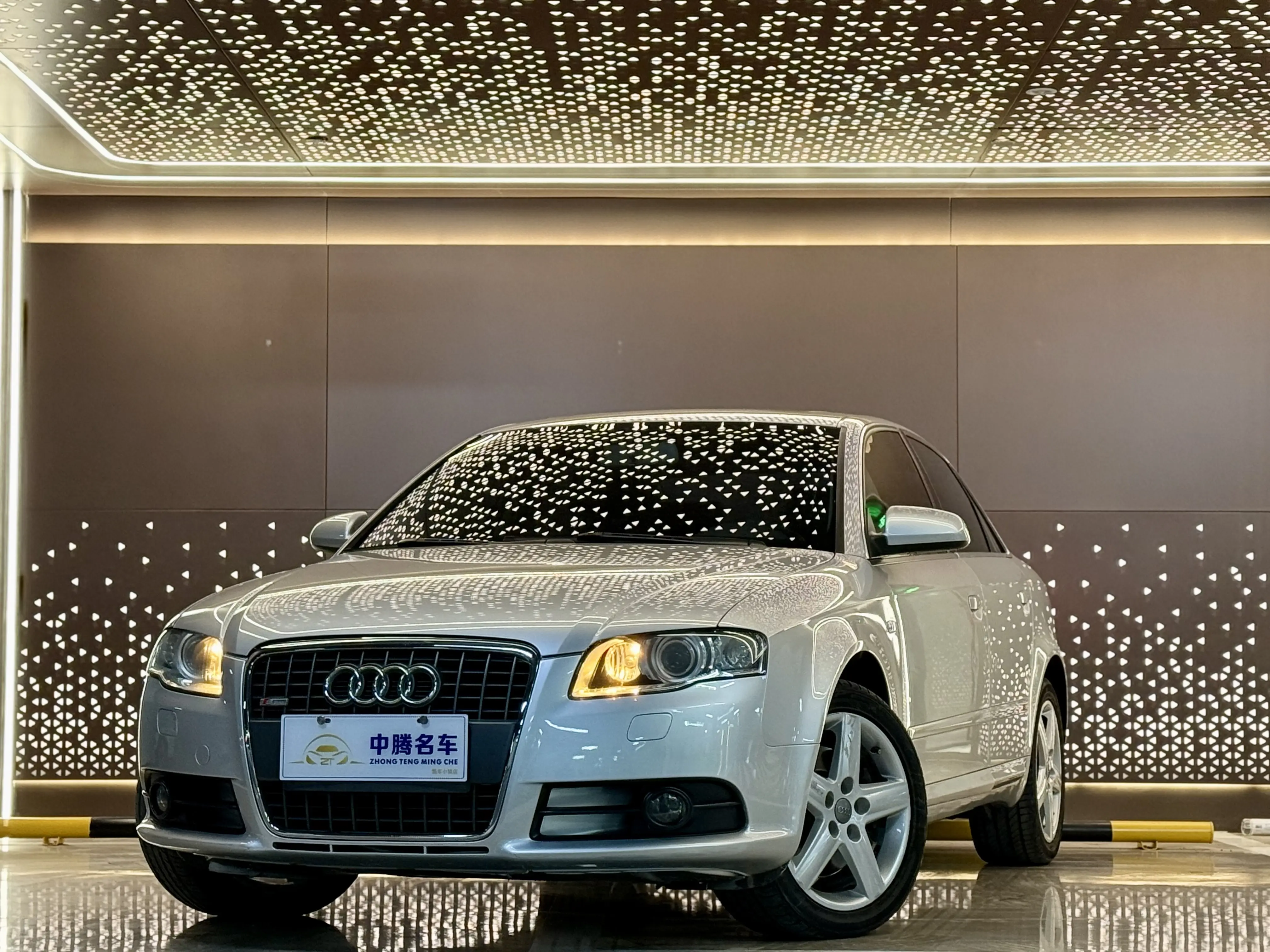 Audi A4  из Китая