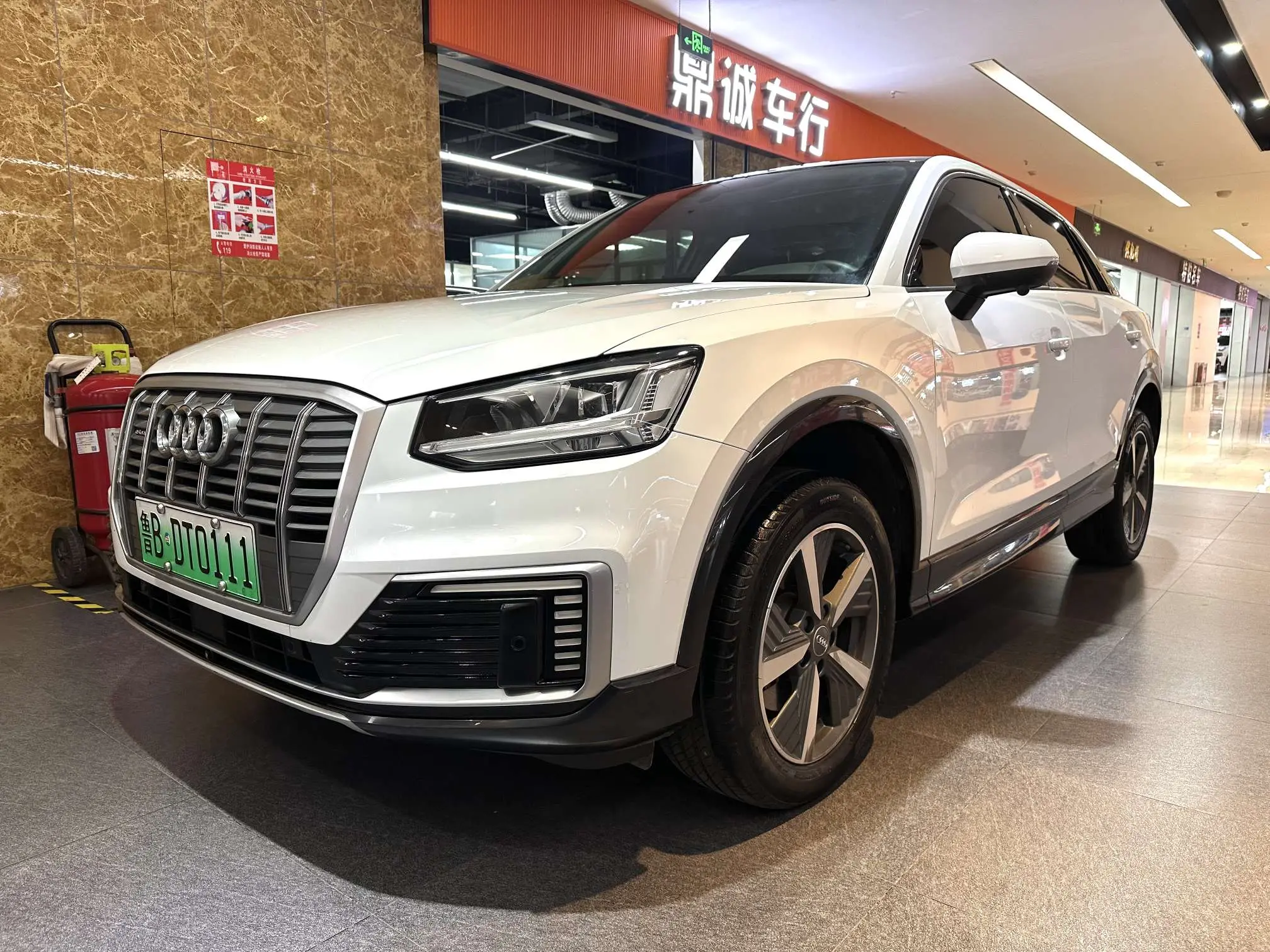 Audi Q2L e-tron  из Китая