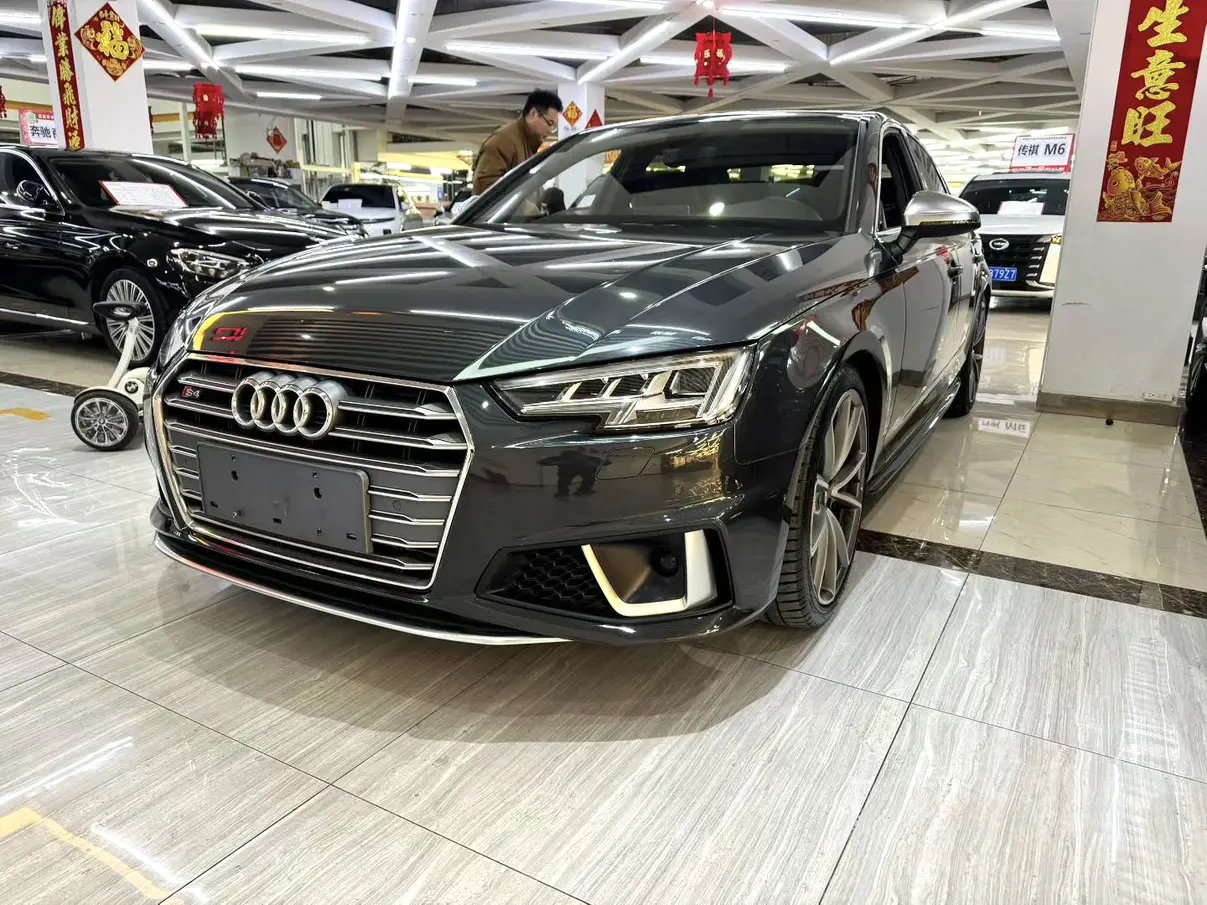 Audi S4  из Китая