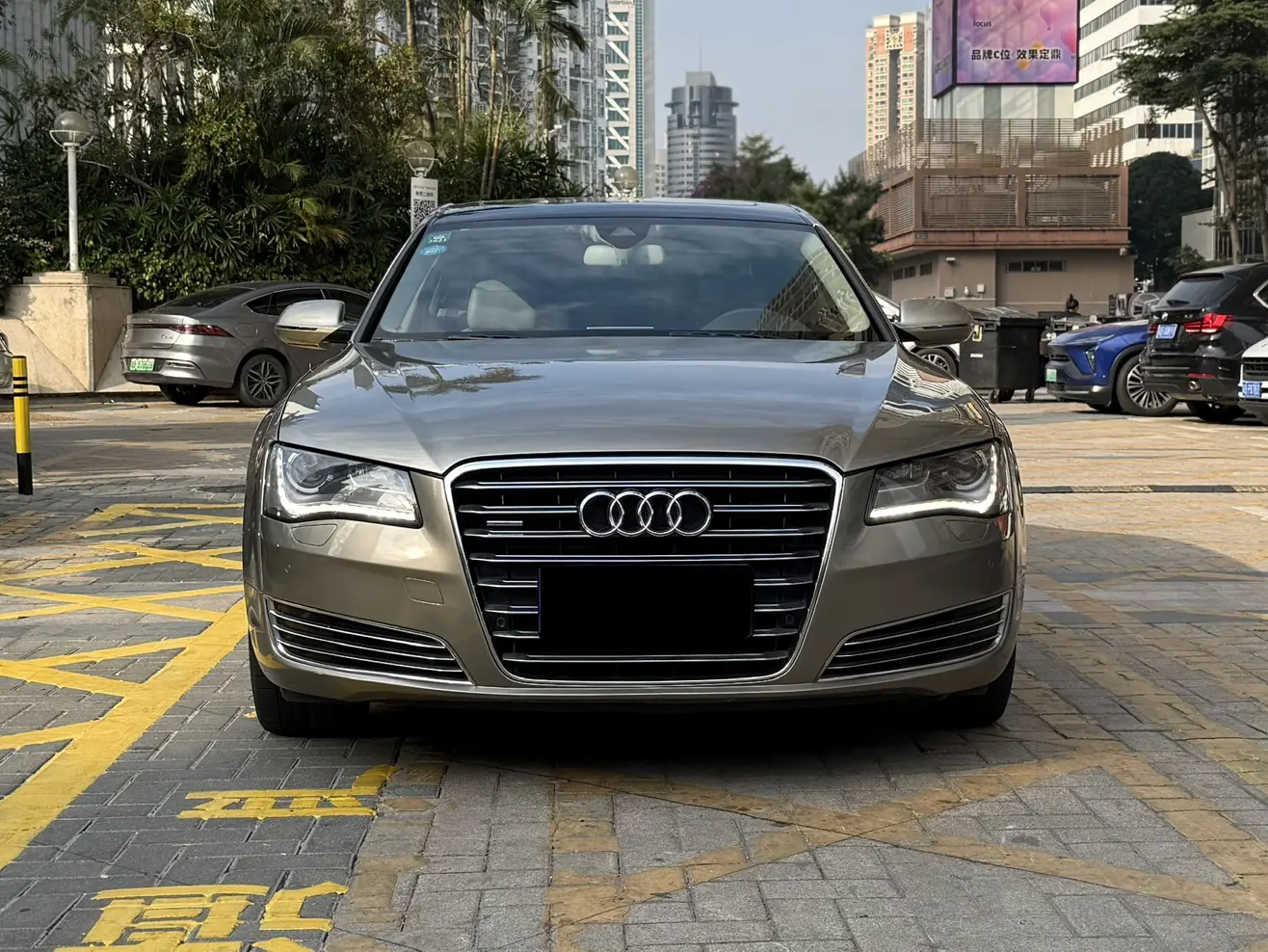 Audi A8  из Китая