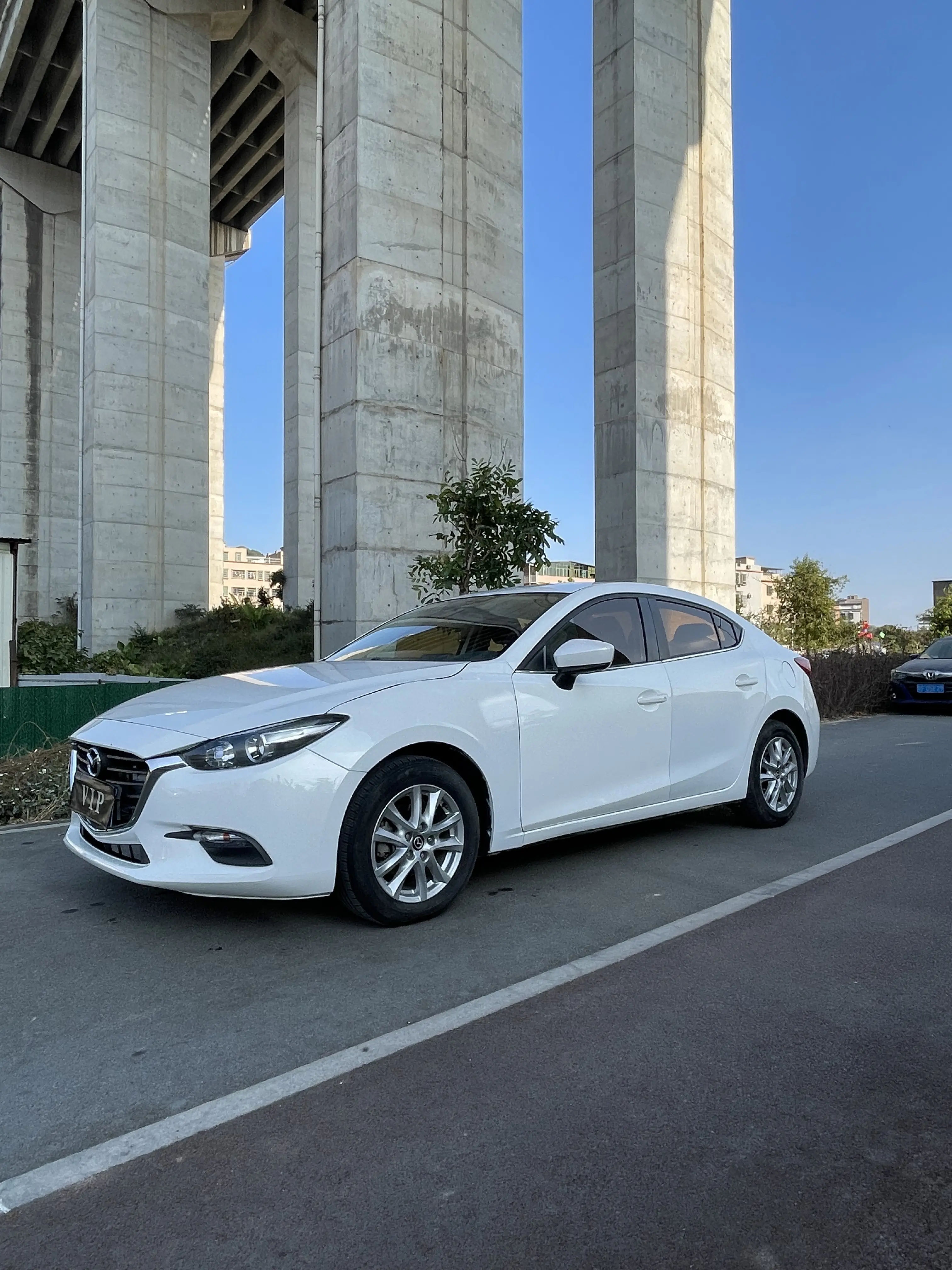 Mazda Axela (Mazda3)  из Китая