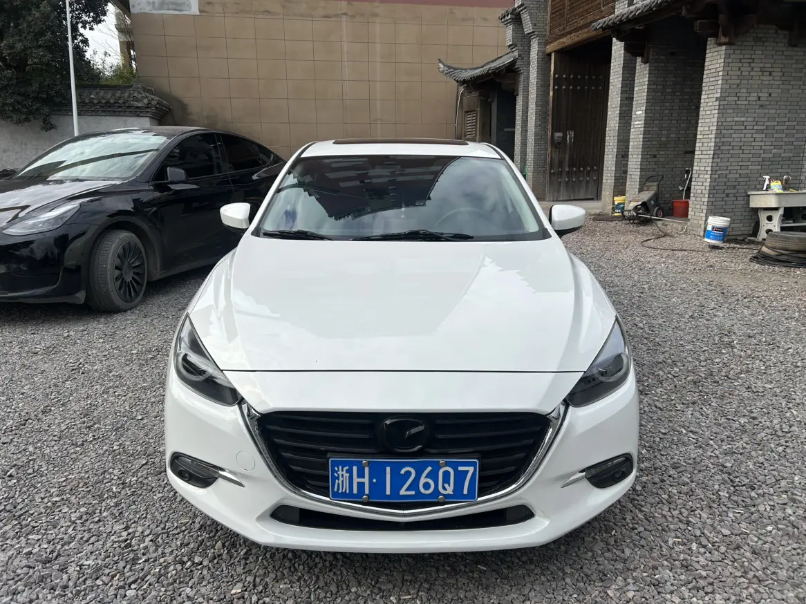 Mazda Axela (Mazda3)  из Китая