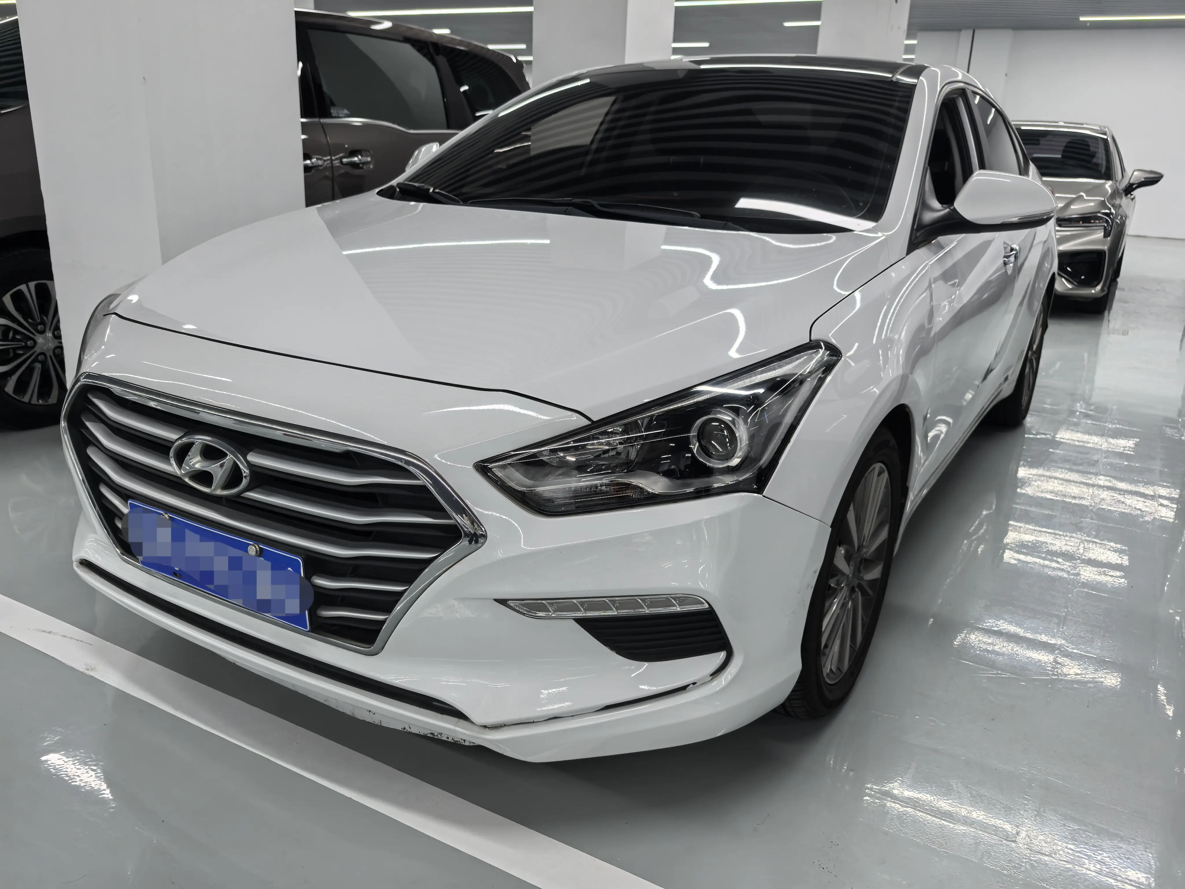 Hyundai Famous pictures  из Китая