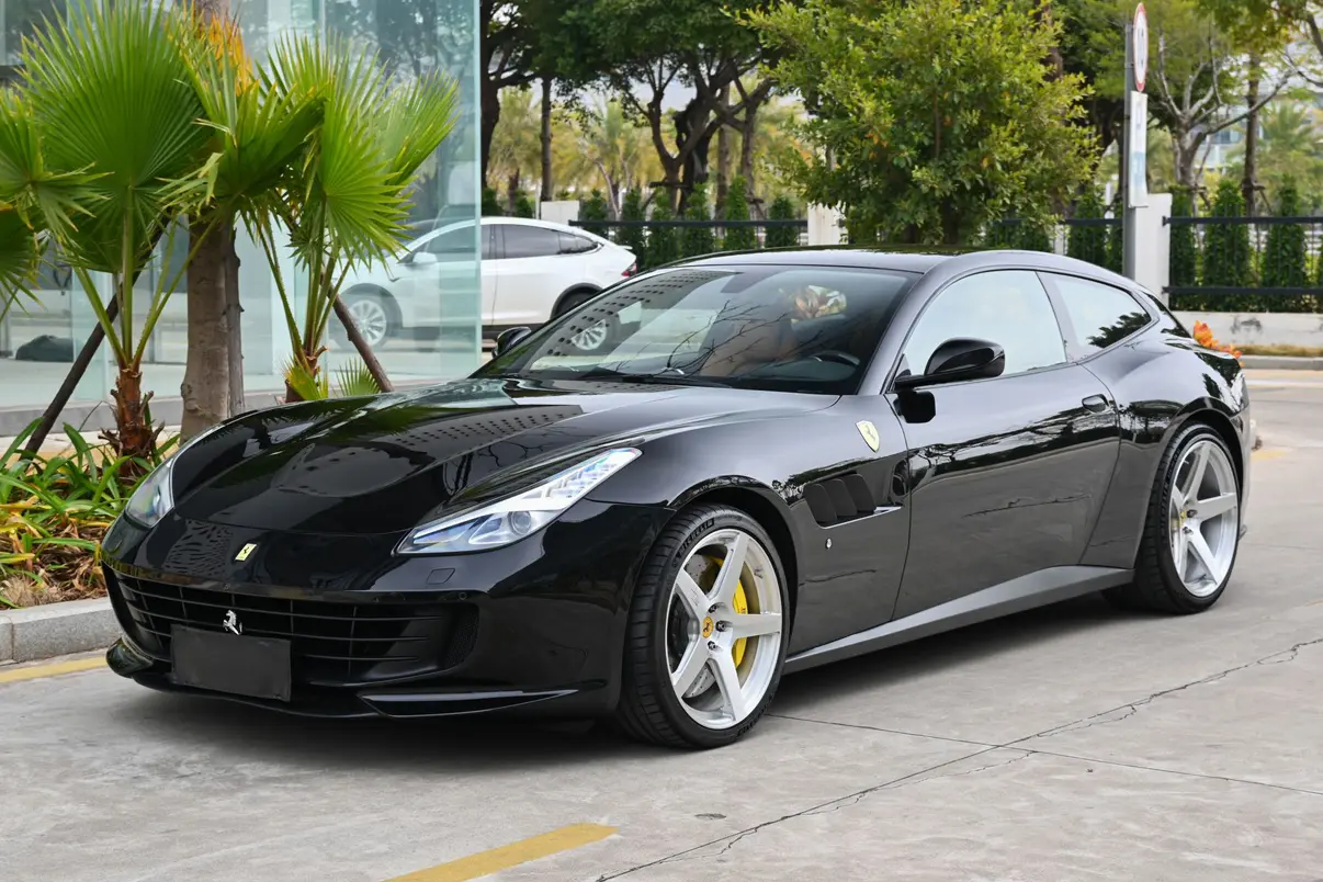Ferrari GTC4Lusso  из Китая