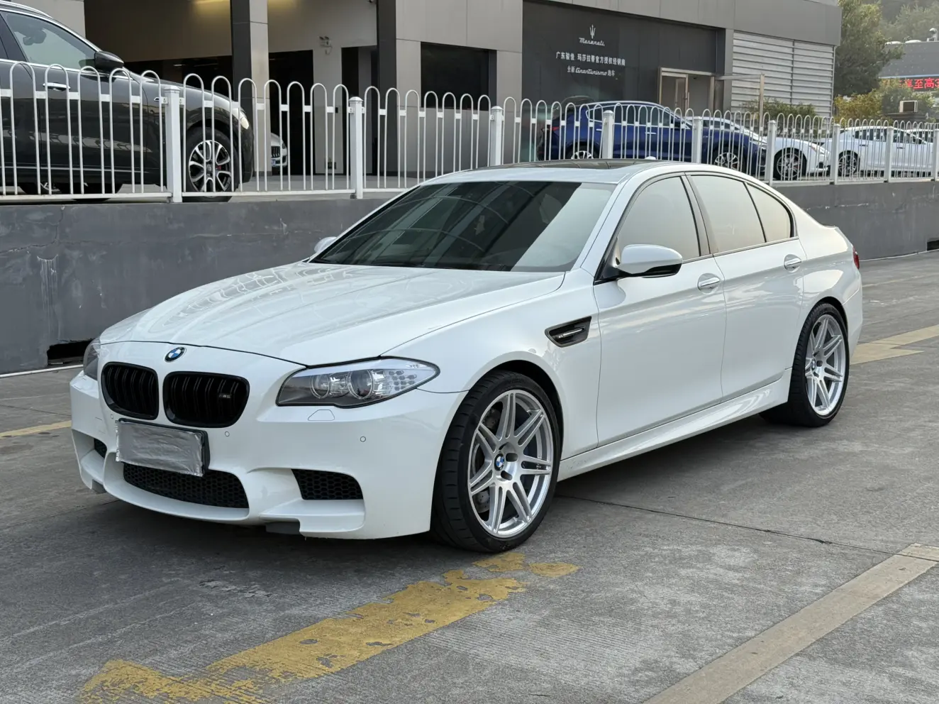 BMW M5  из Китая