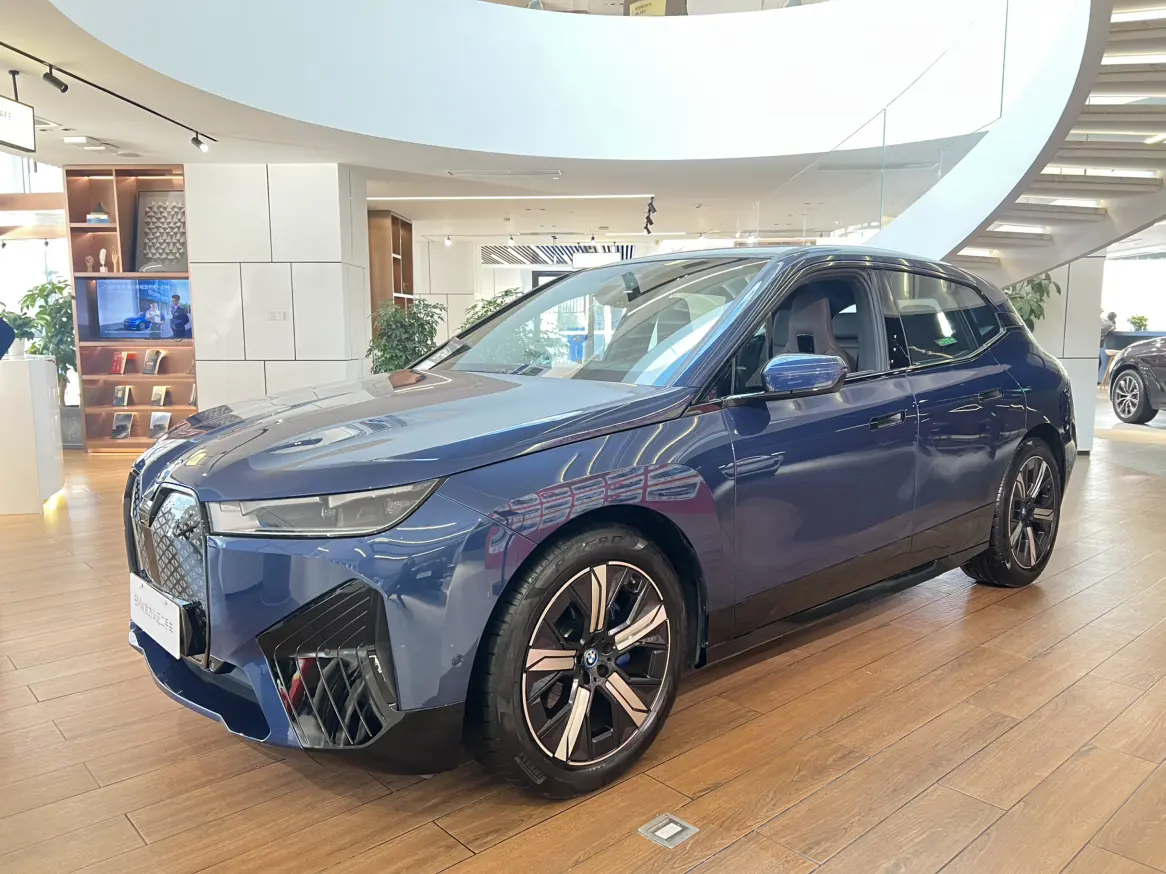 BMW iX  из Китая