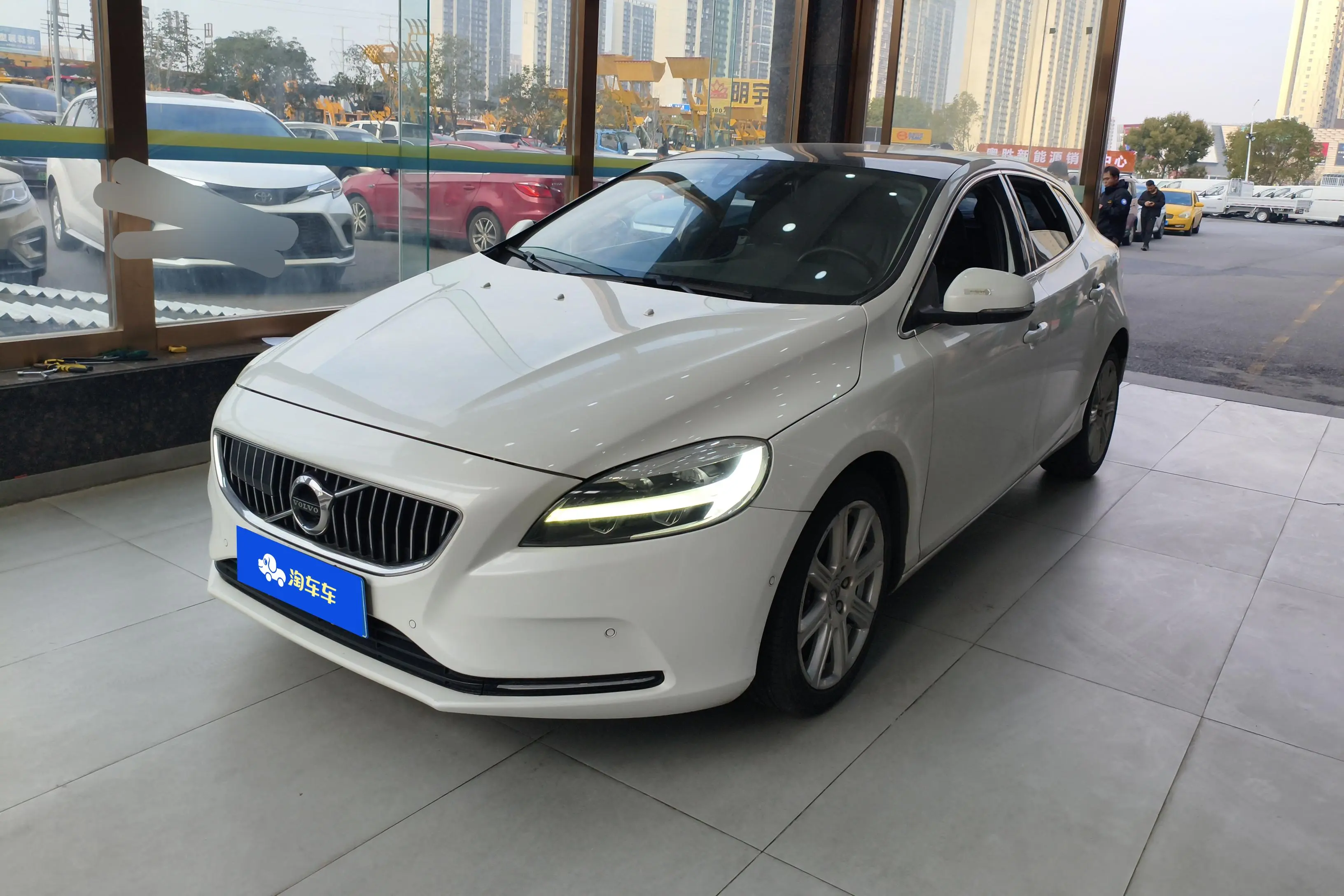 Volvo V40  из Китая