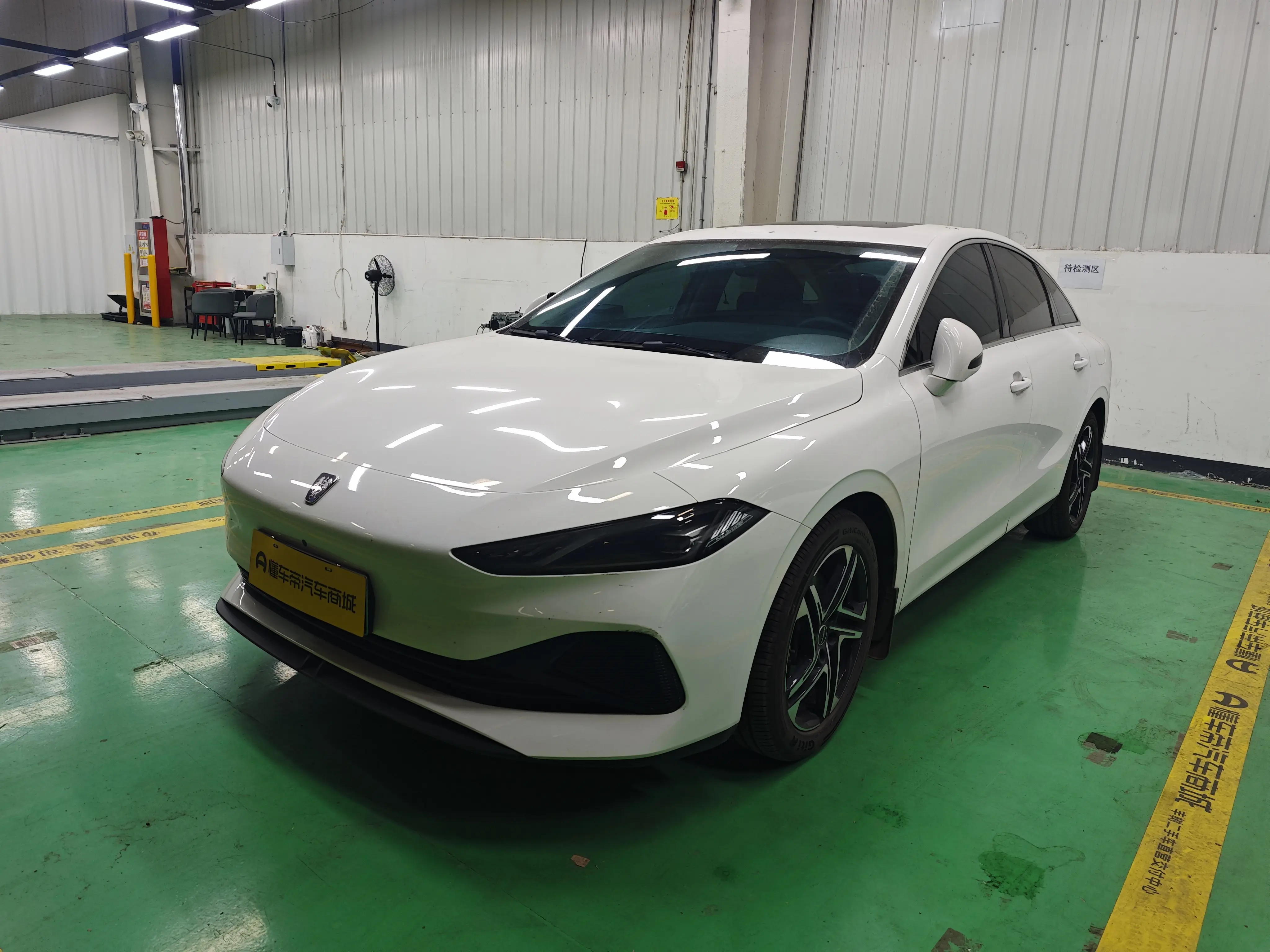 Roewe D7 DMH  из Китая