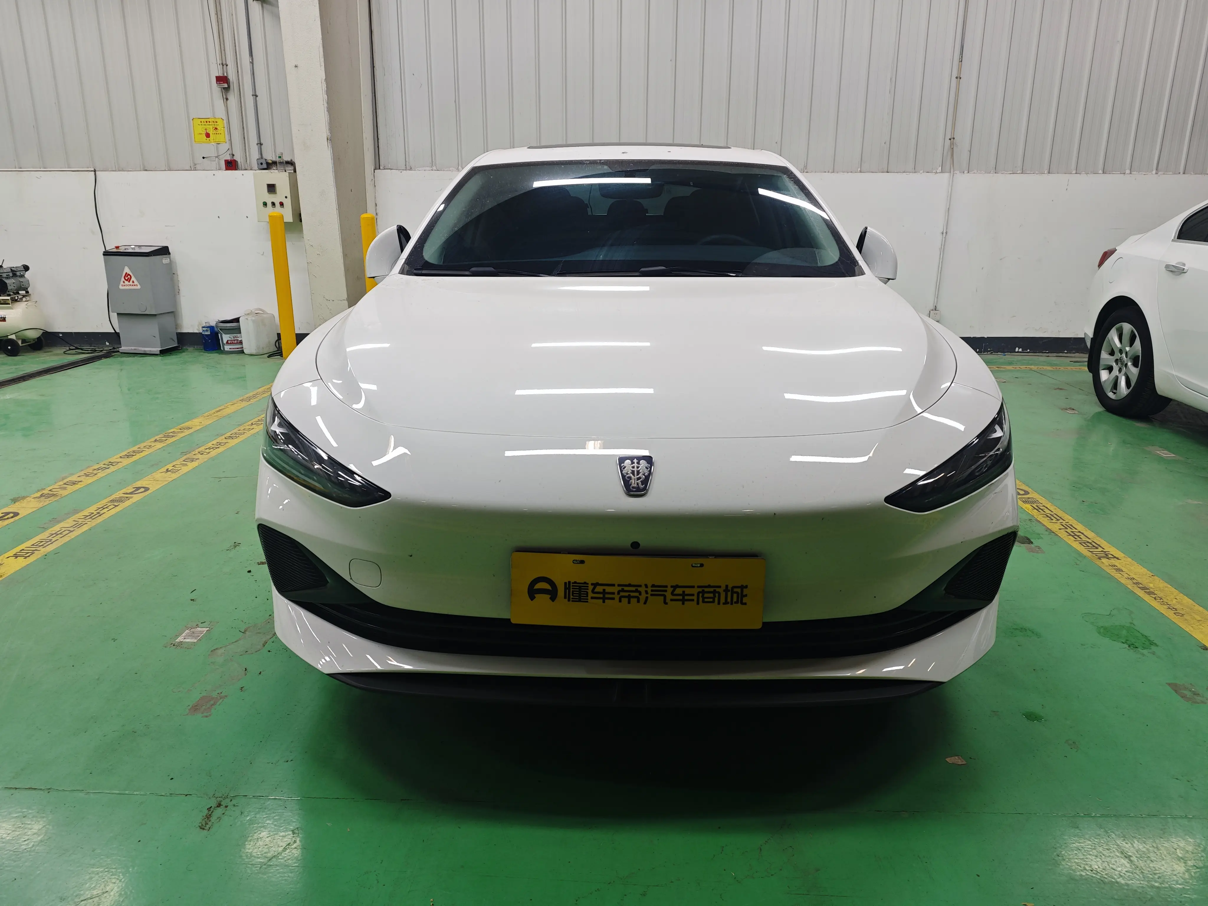 Roewe D7 DMH  из Китая