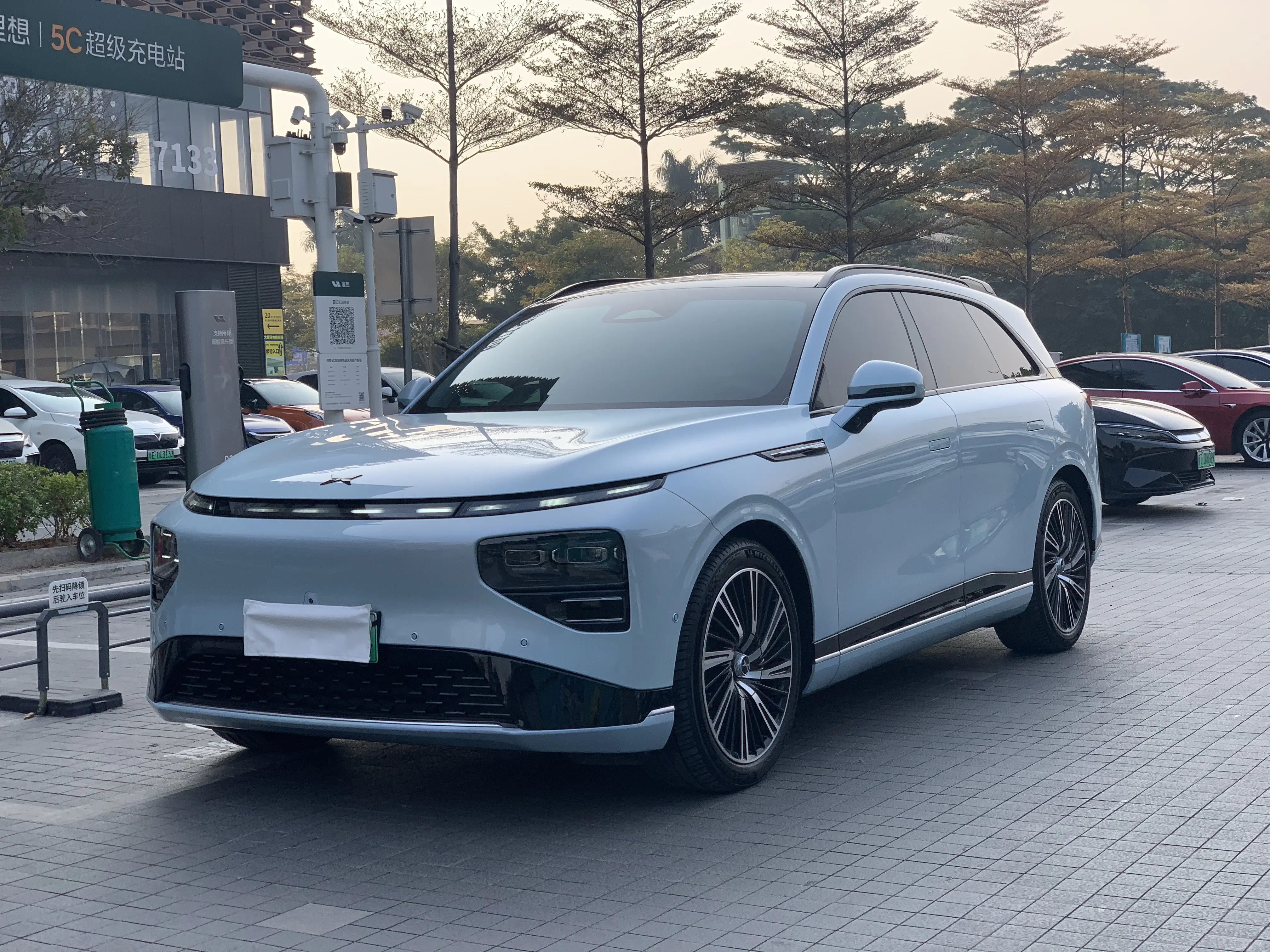 Xpeng G9  из Китая