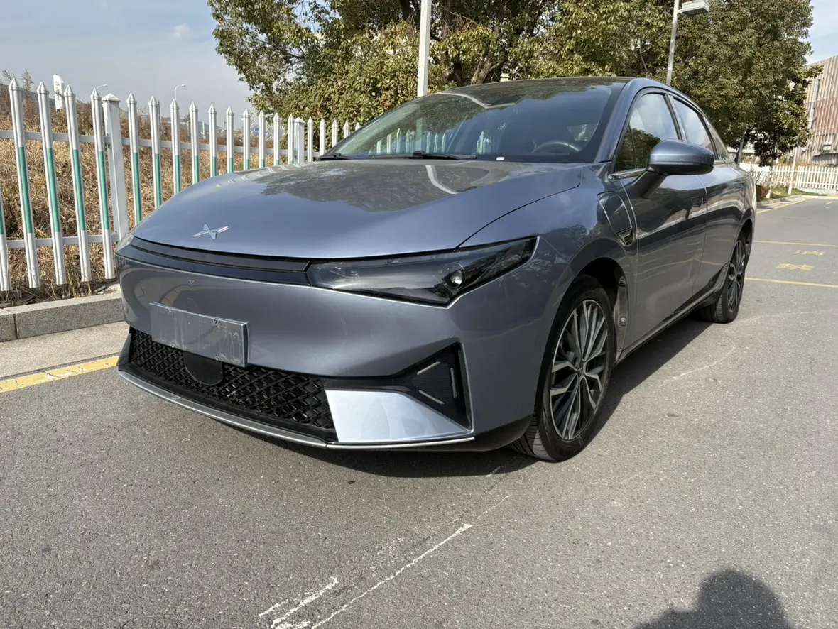 Xpeng P5  из Китая