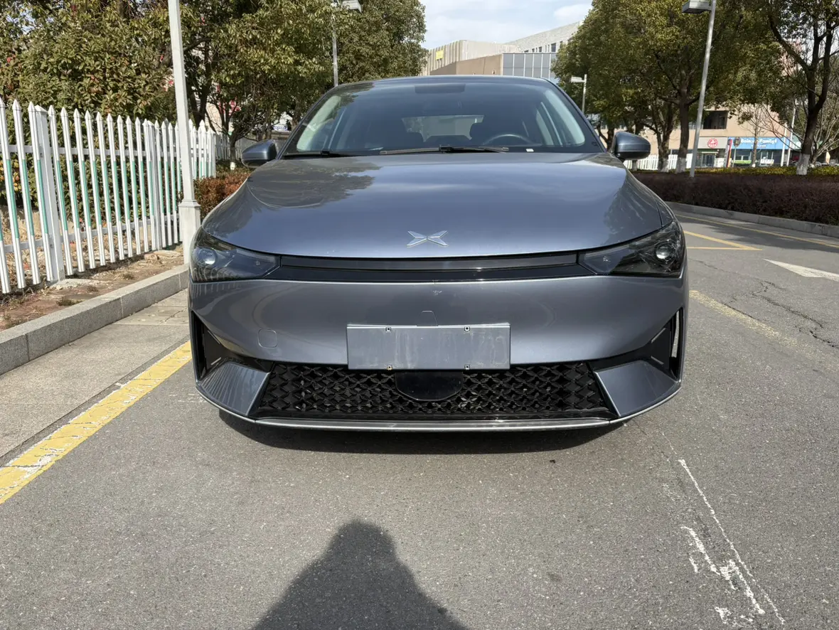 Xpeng P5  из Китая