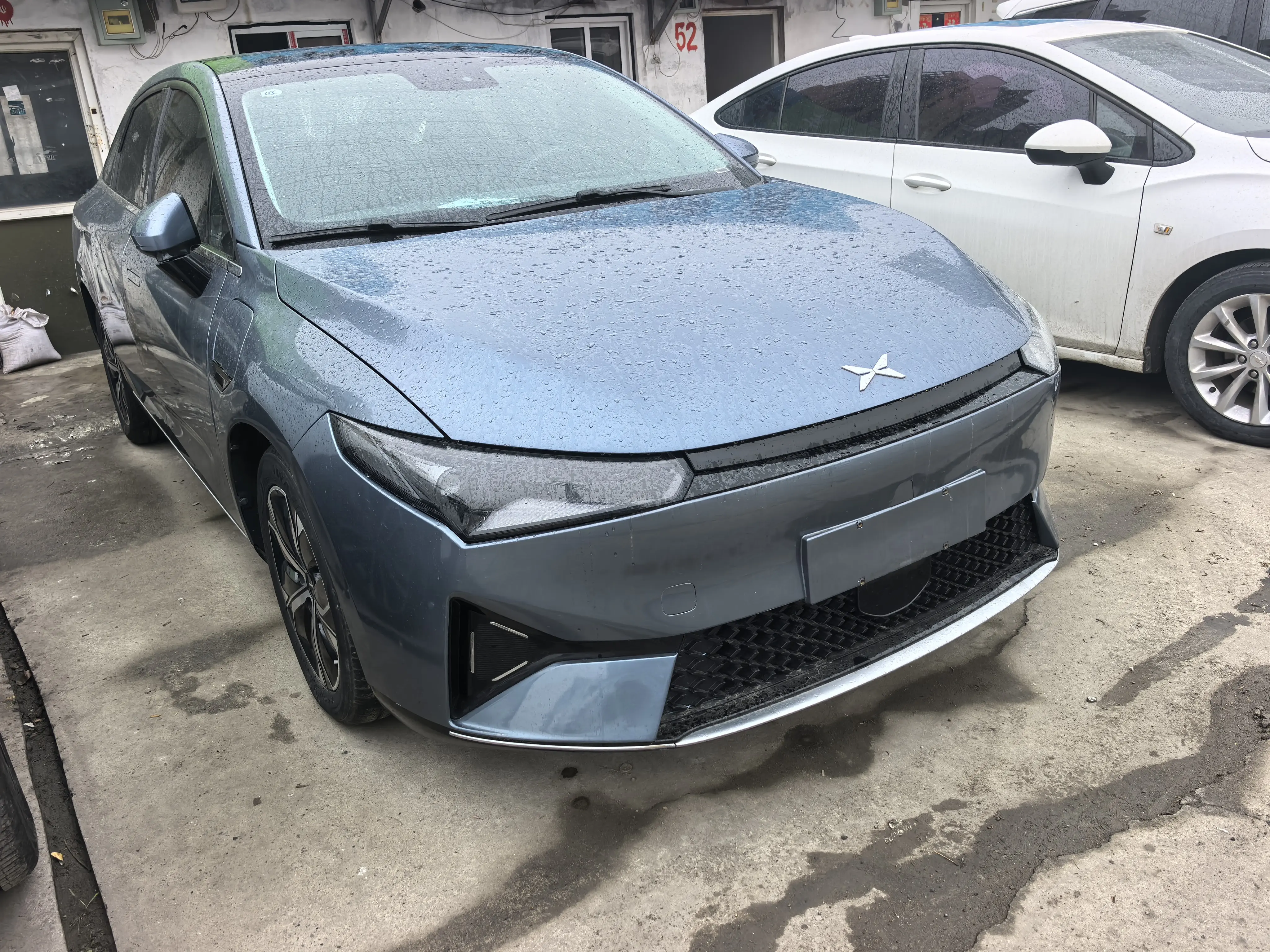 Xpeng P5  из Китая