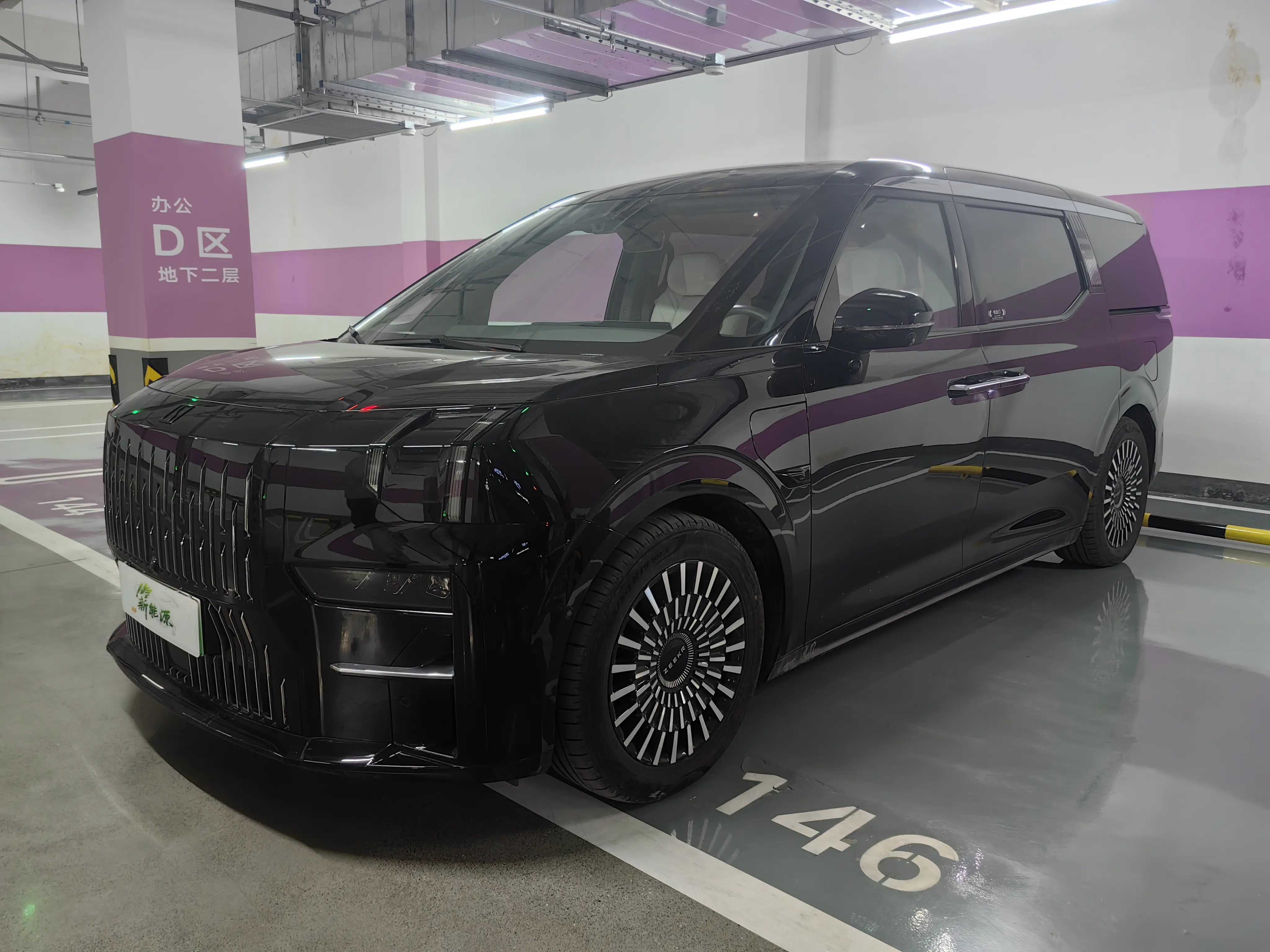 ZEEKR 009  из Китая