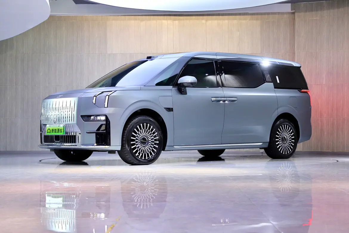 ZEEKR 009  из Китая