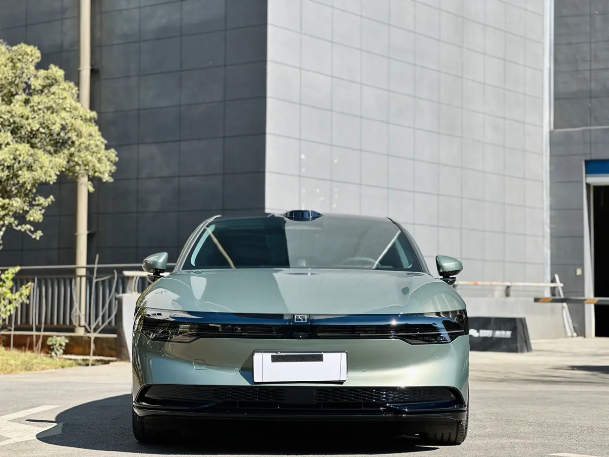 ZEEKR 007  из Китая