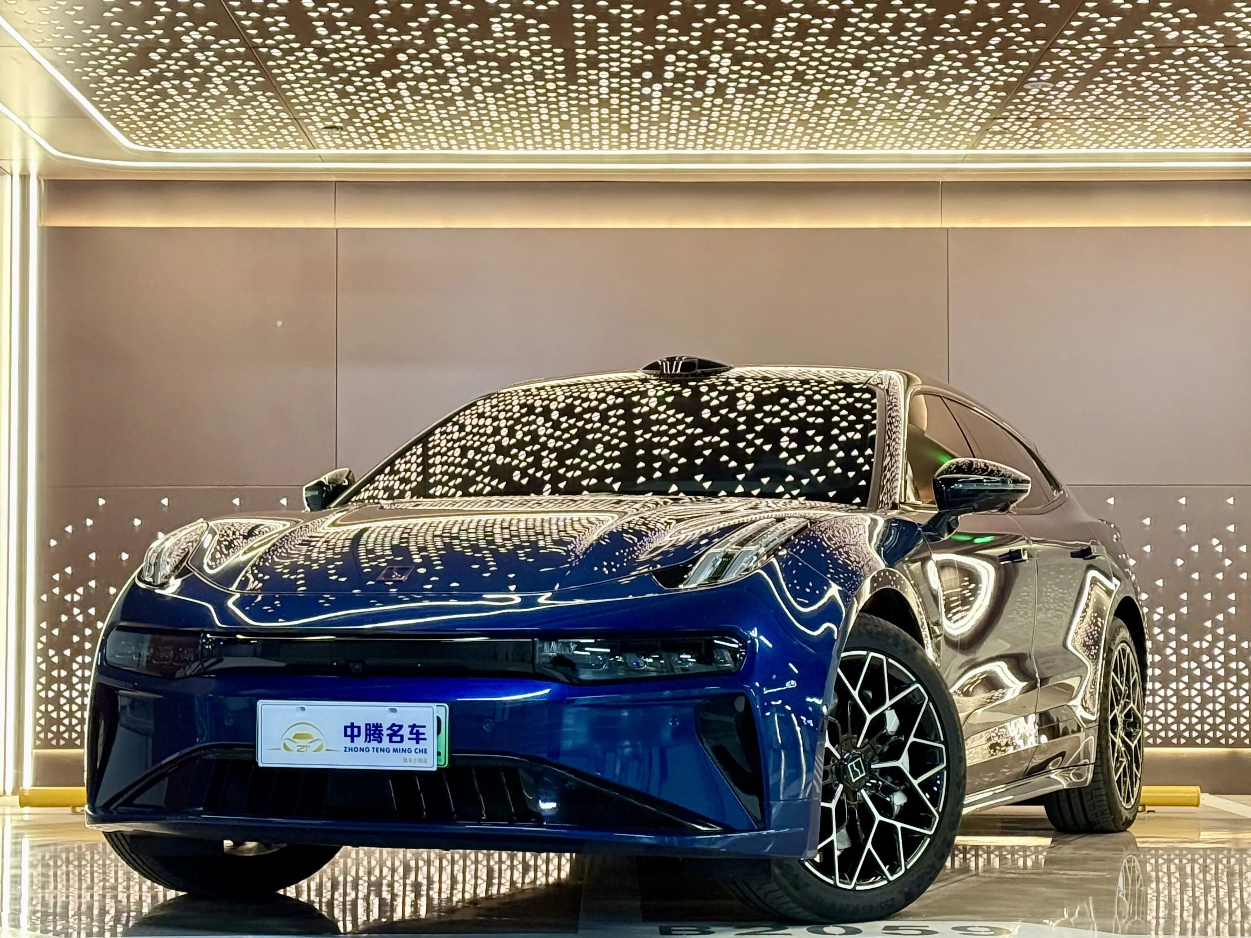 ZEEKR 001  из Китая