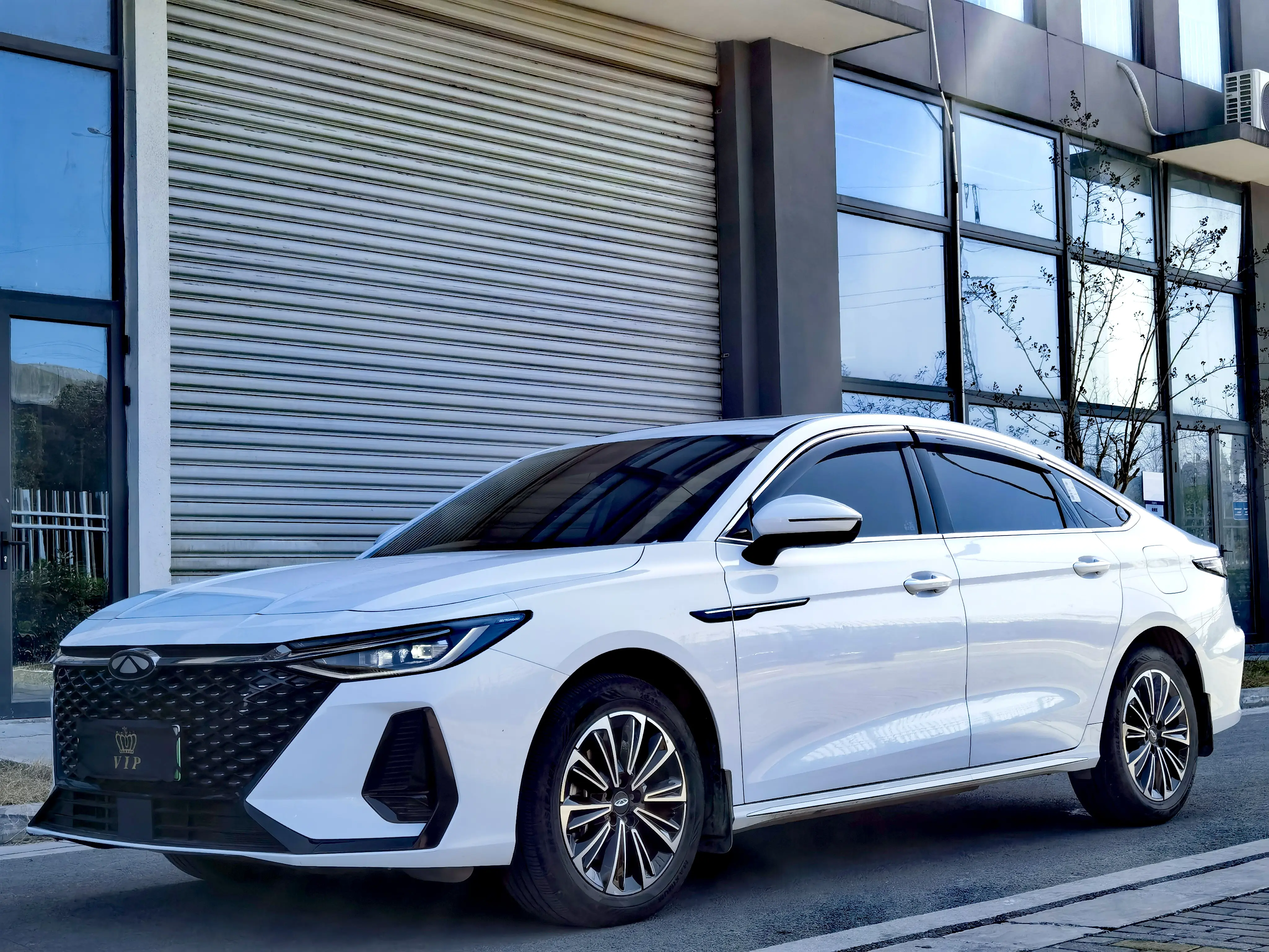 Chery Fengyun A8  из Китая