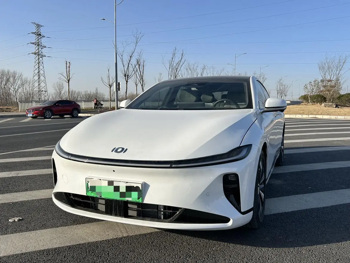 Changan Qiyuan A07  из Китая