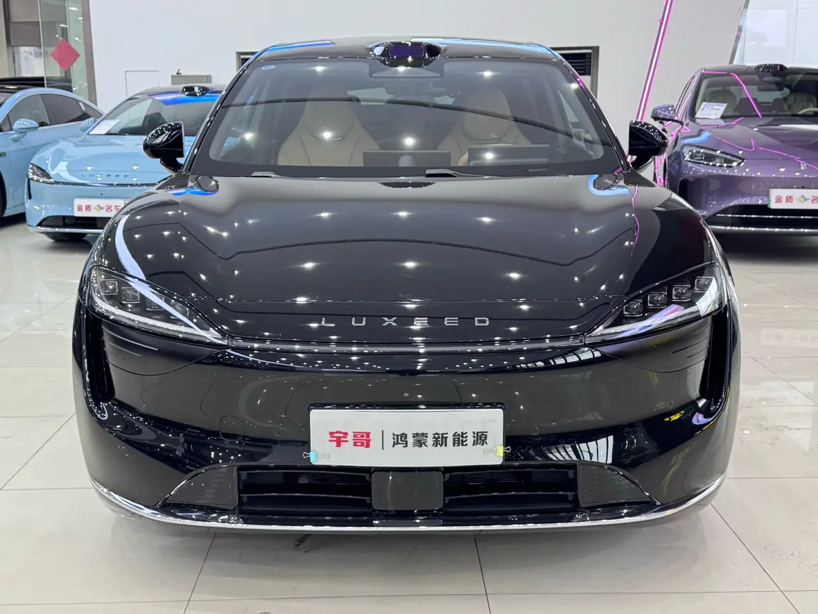 Luxeed Zhijie R7  из Китая