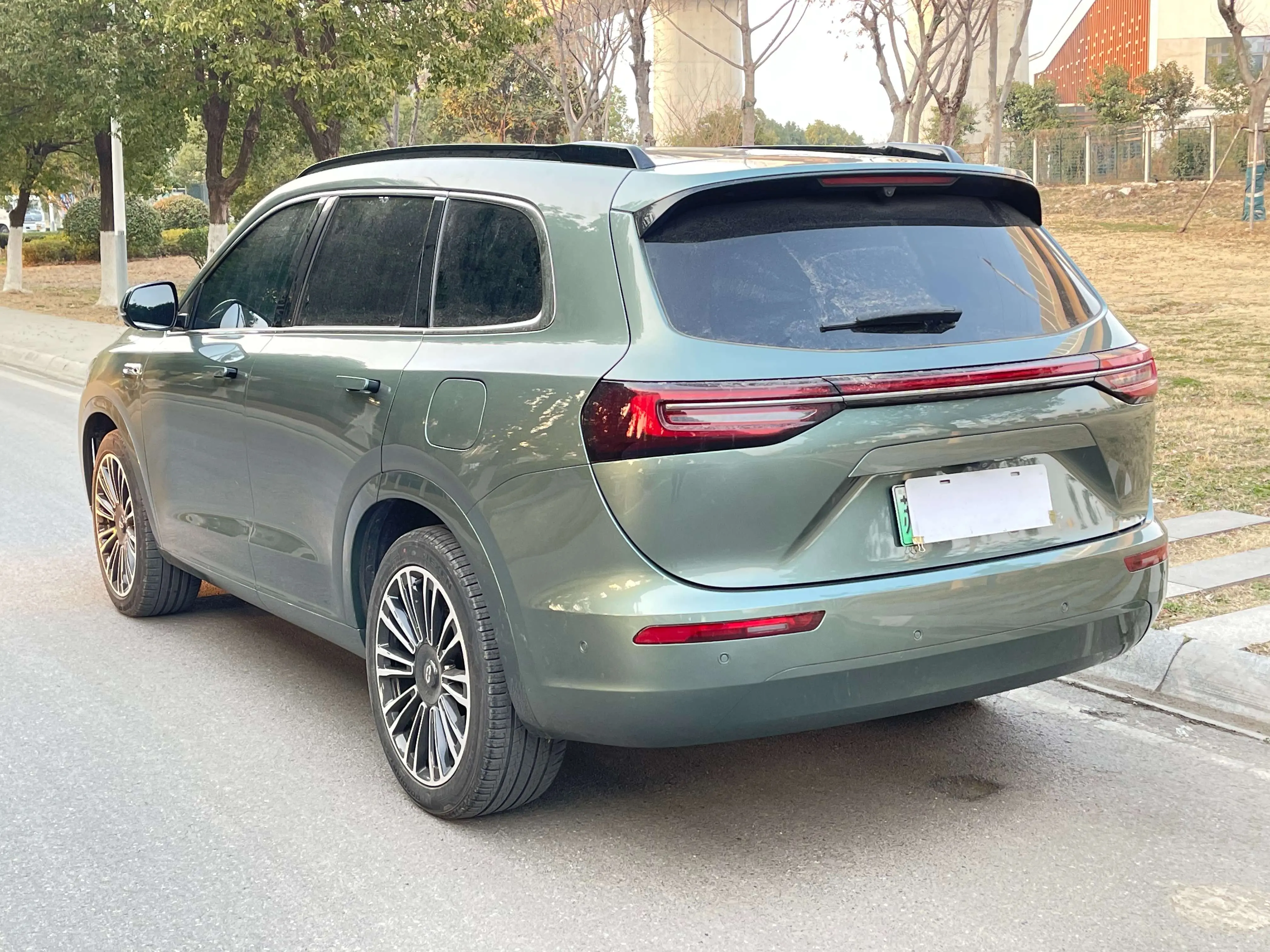 AITO M7 (Wenjie M7)  из Китая