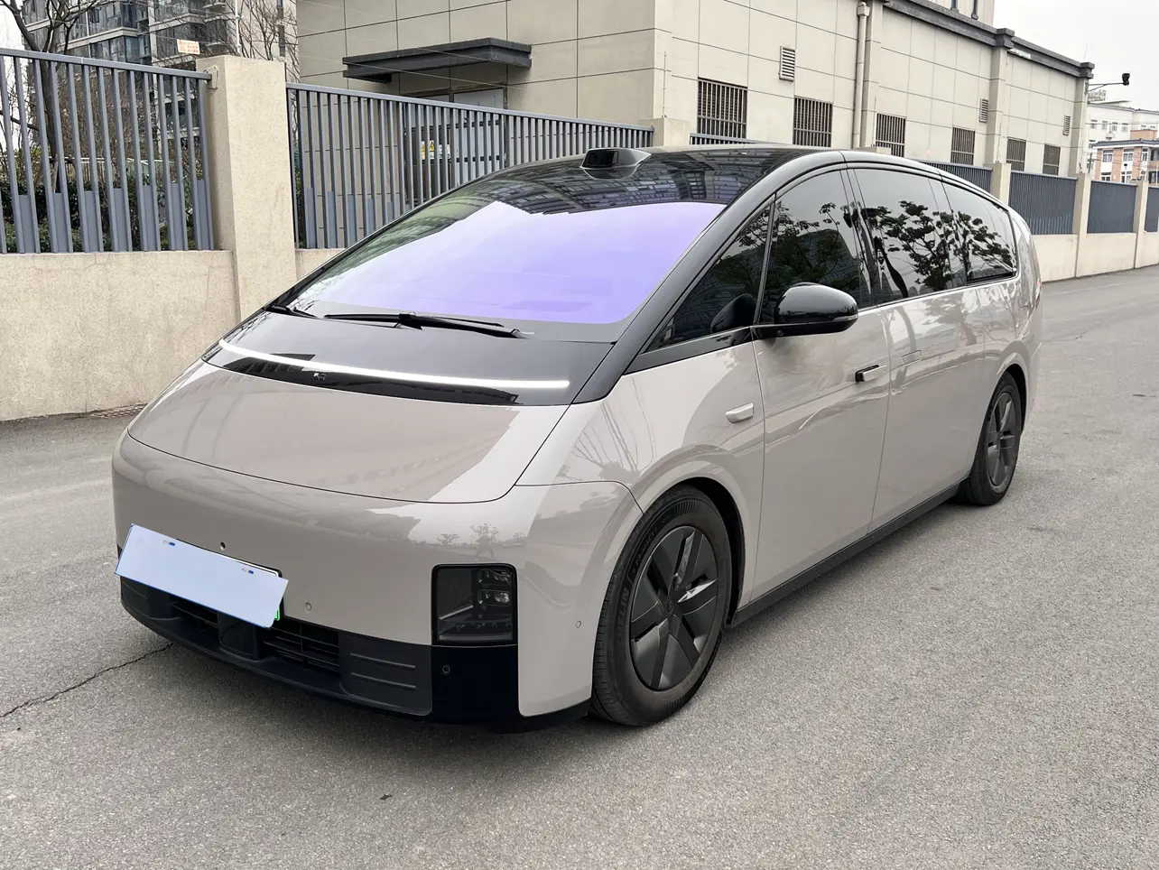 Li MEGA (Ideal MEGA)  из Китая