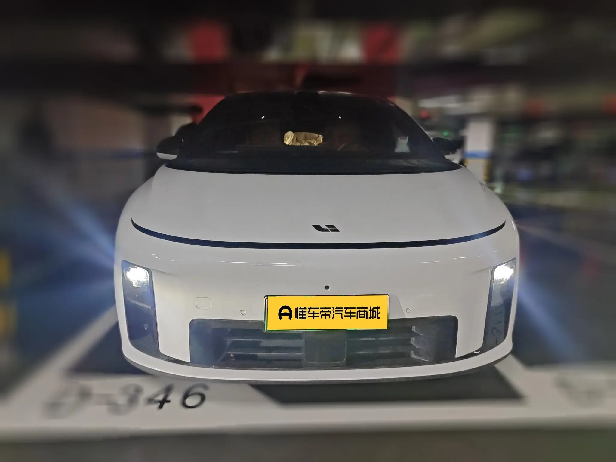 Li Ideal i8  из Китая