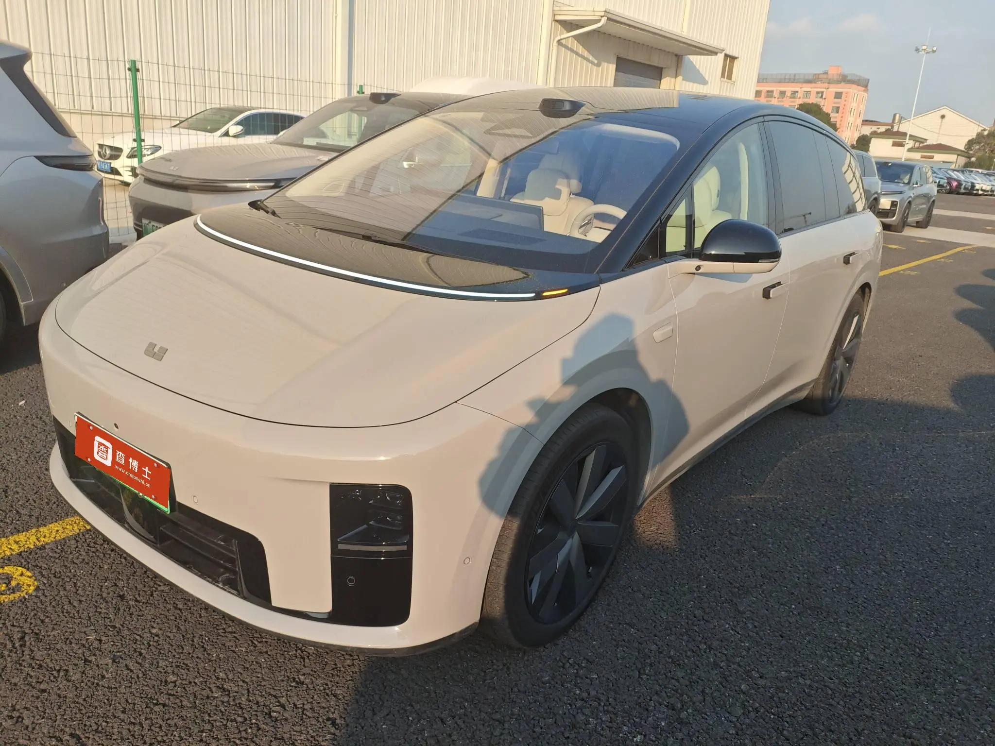 Li Ideal i8  из Китая