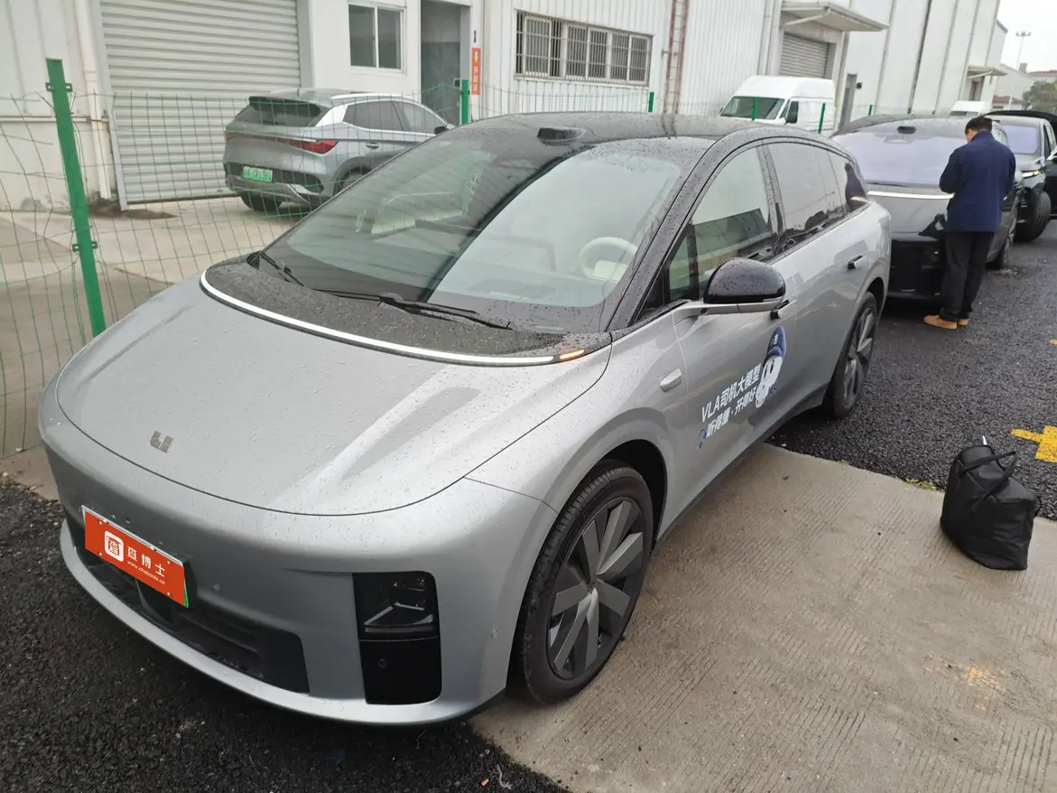 Li Ideal i6  из Китая