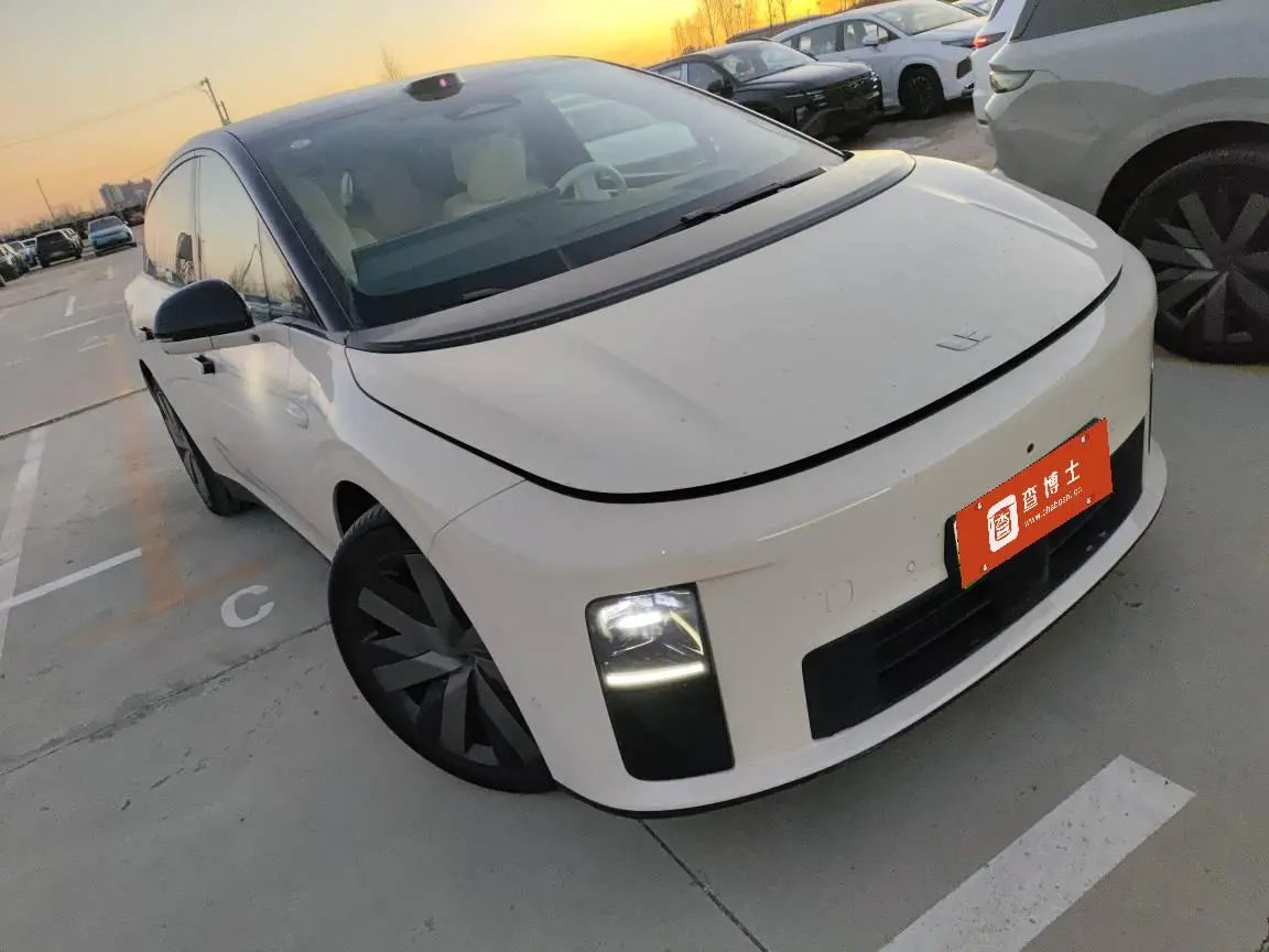 Li Ideal i6  из Китая