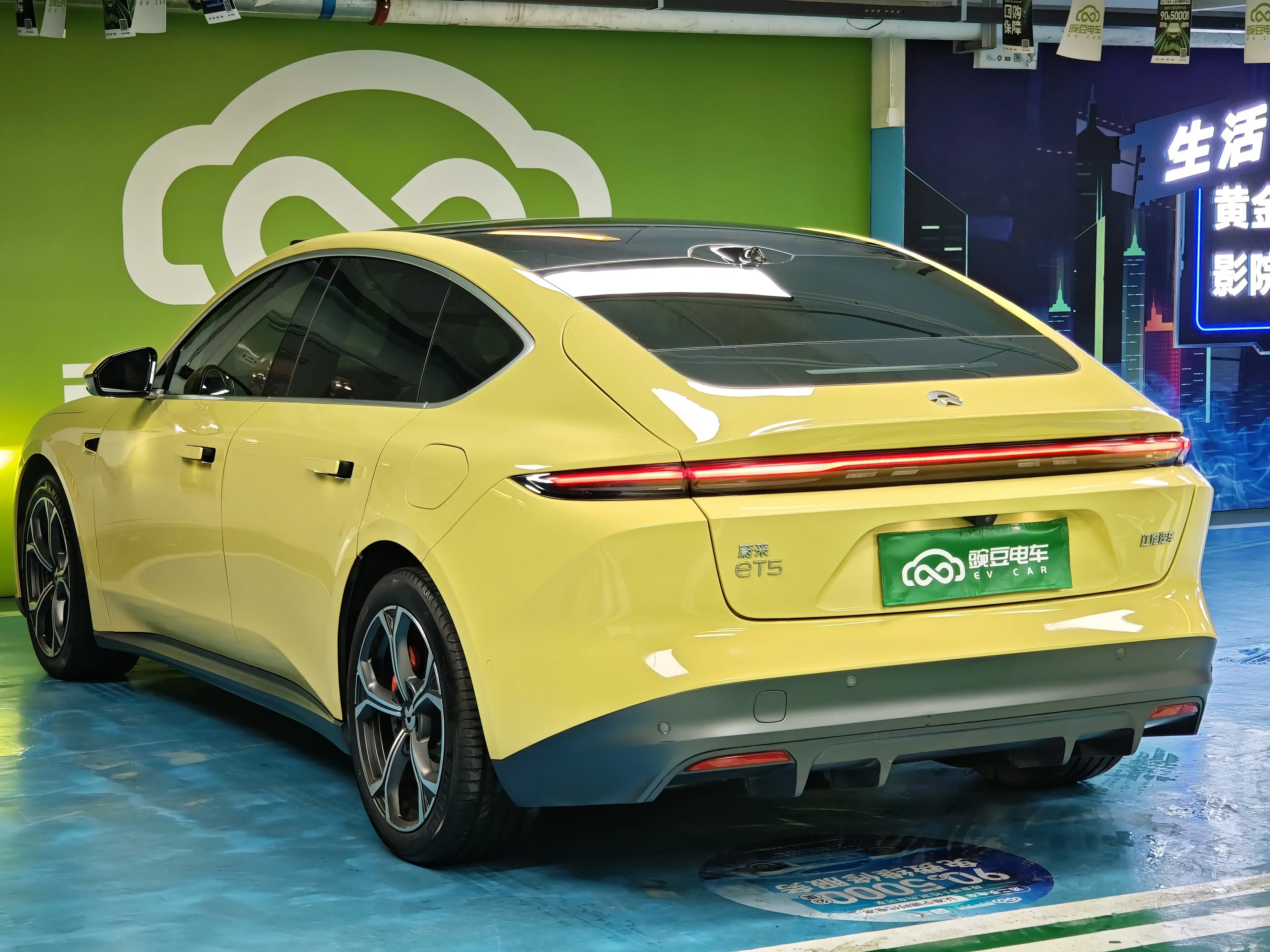 NIO ET5  из Китая