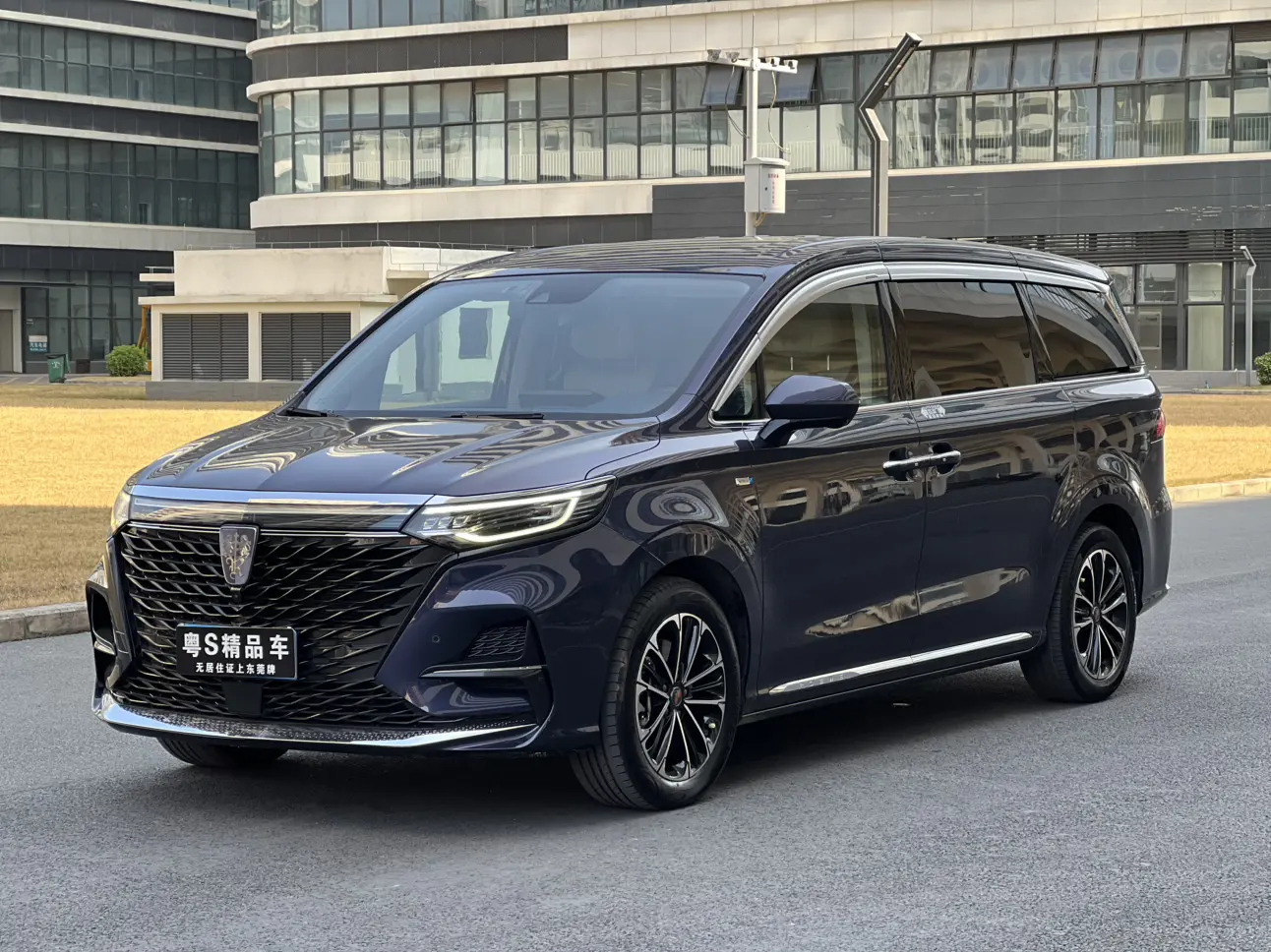 Roewe iMAX8  из Китая