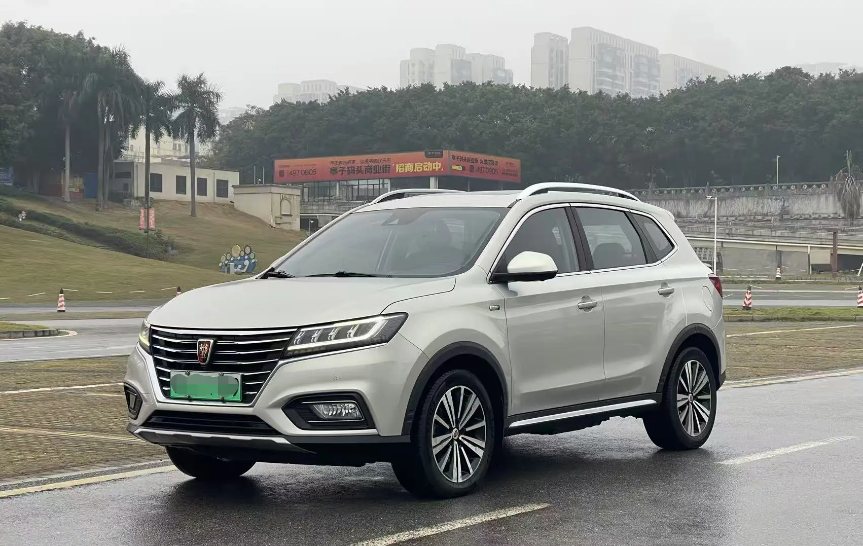 Roewe eRX5  из Китая