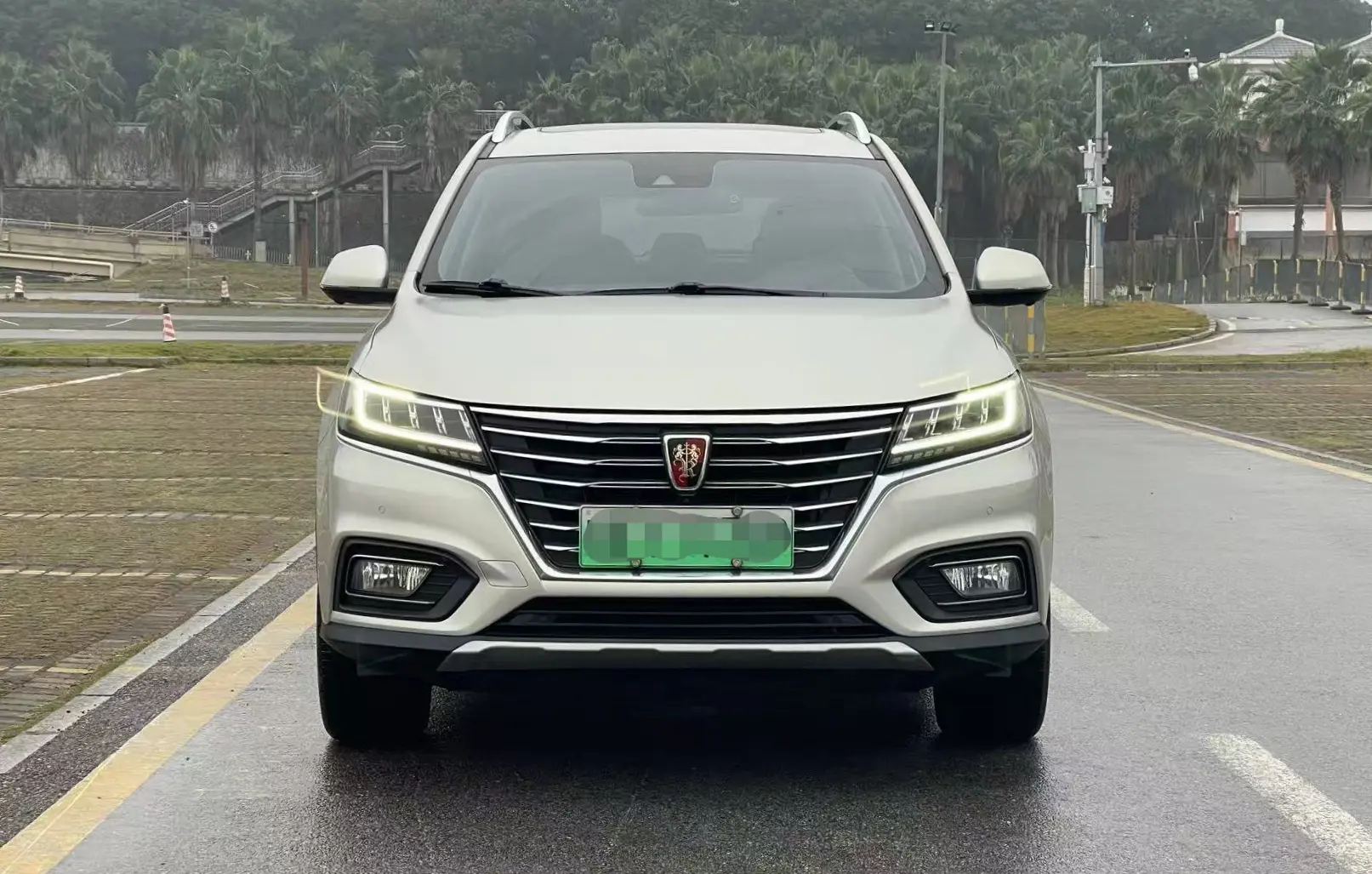 Roewe eRX5  из Китая