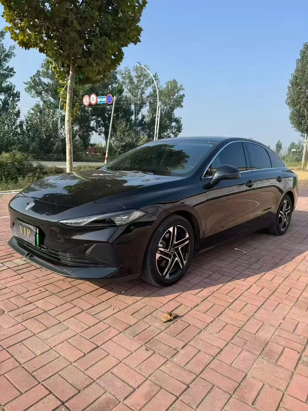 Roewe D7 DMH  из Китая