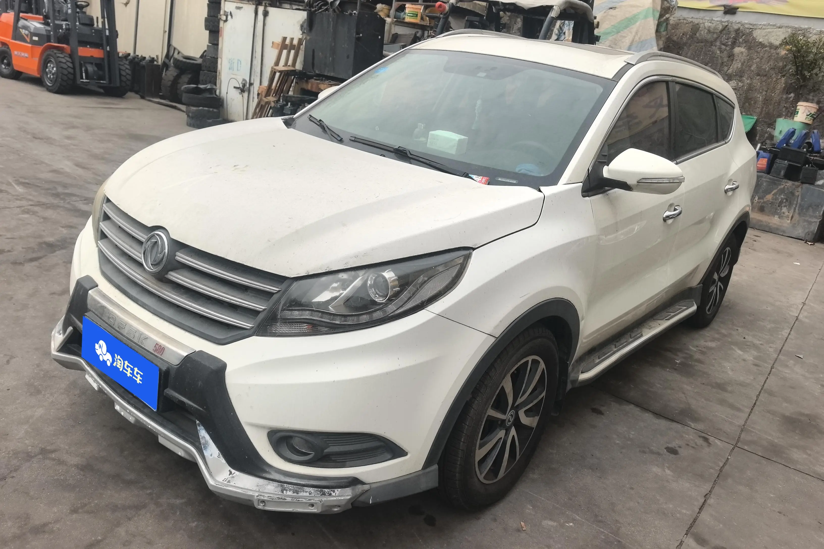Dongfeng Fengon 580  из Китая