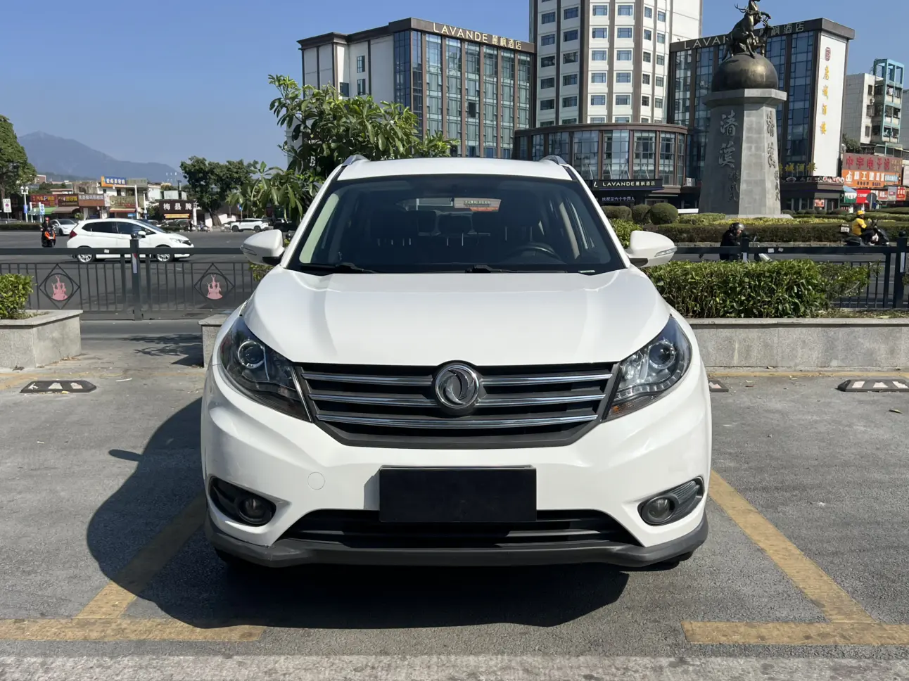 Dongfeng Fengon 580  из Китая