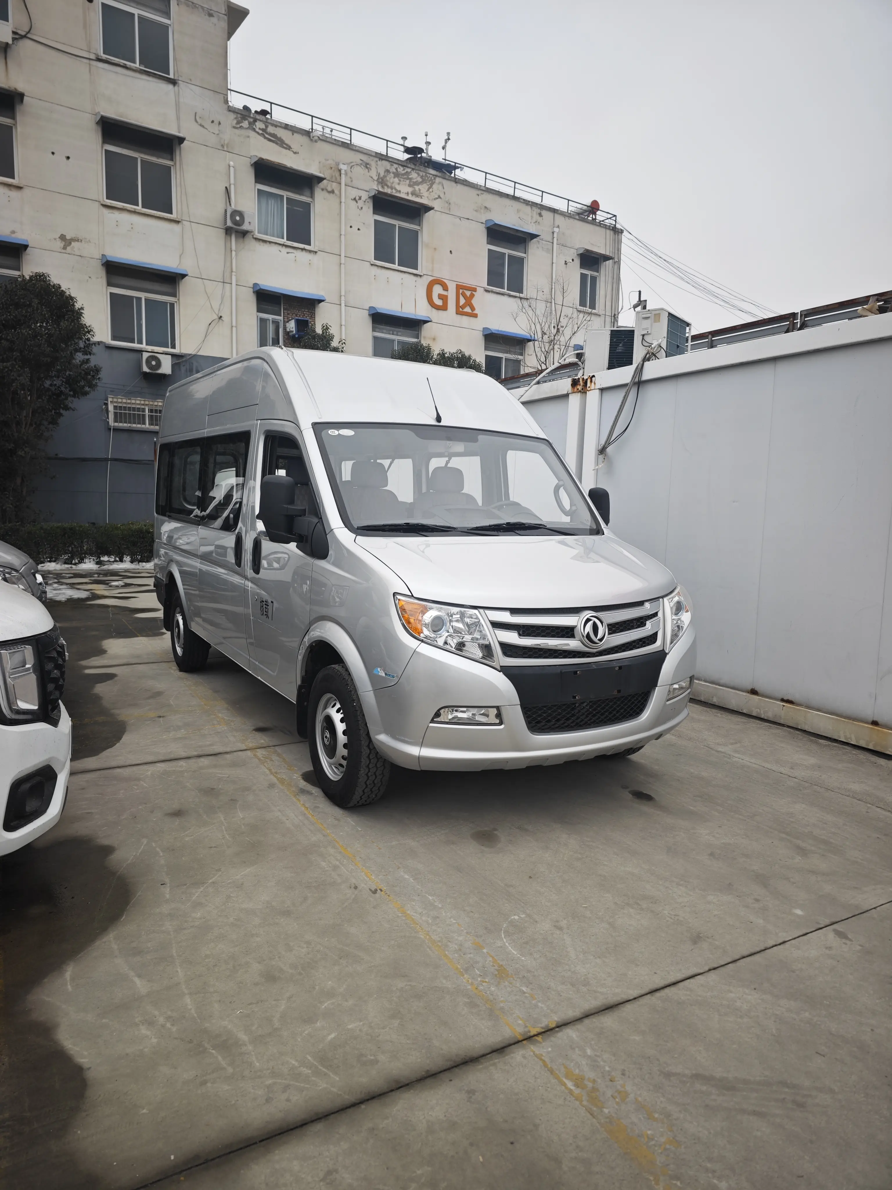 Dongfeng Yufeng  из Китая