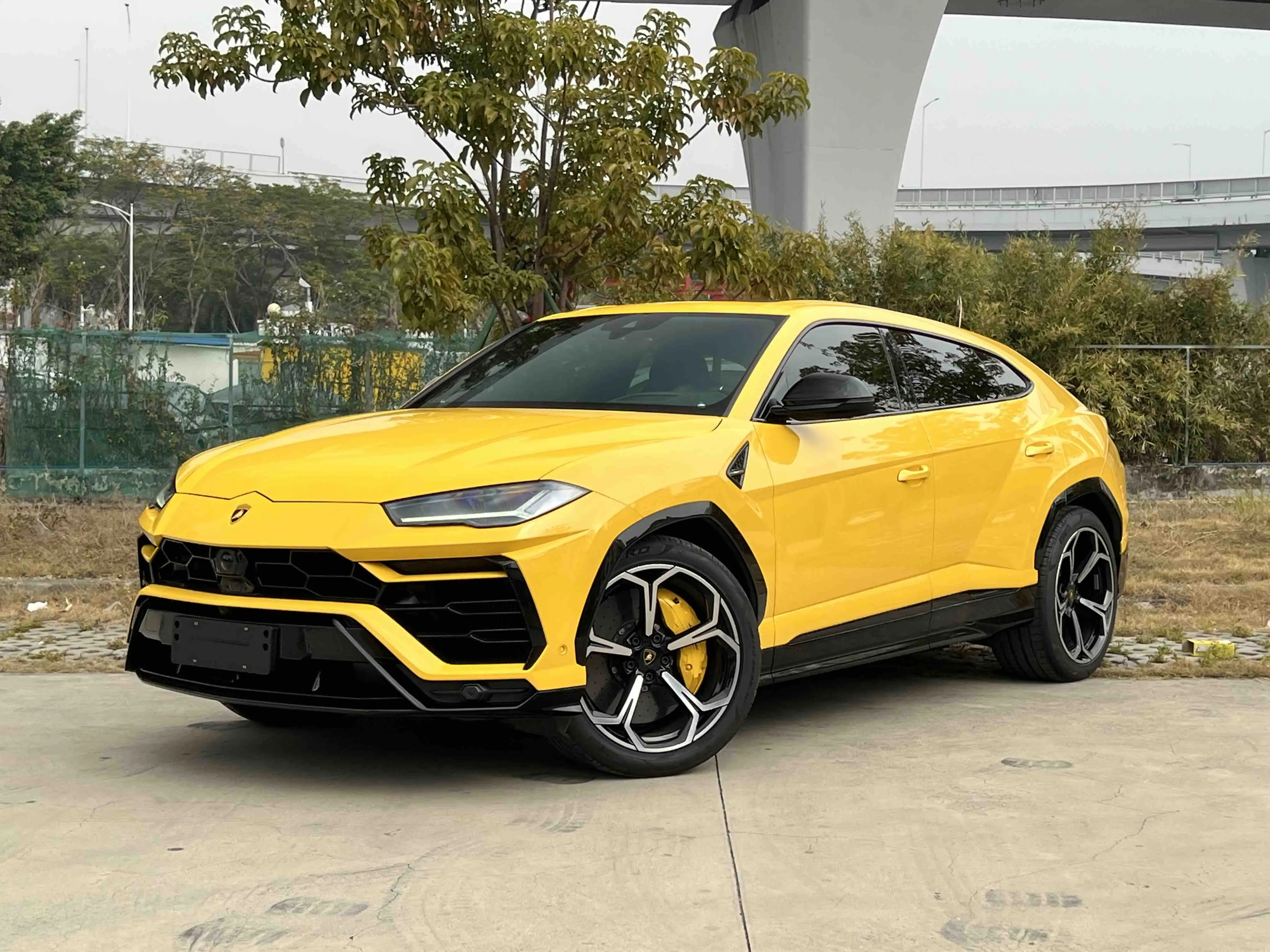 Lamborghini Urus  из Китая