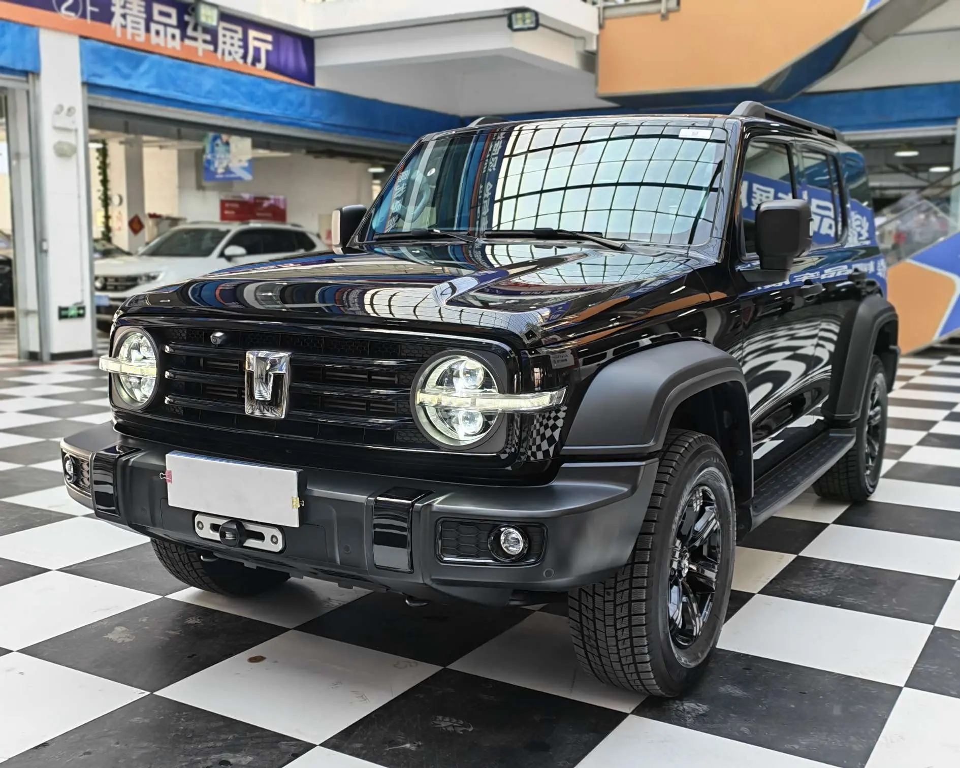 Tank 300  из Китая