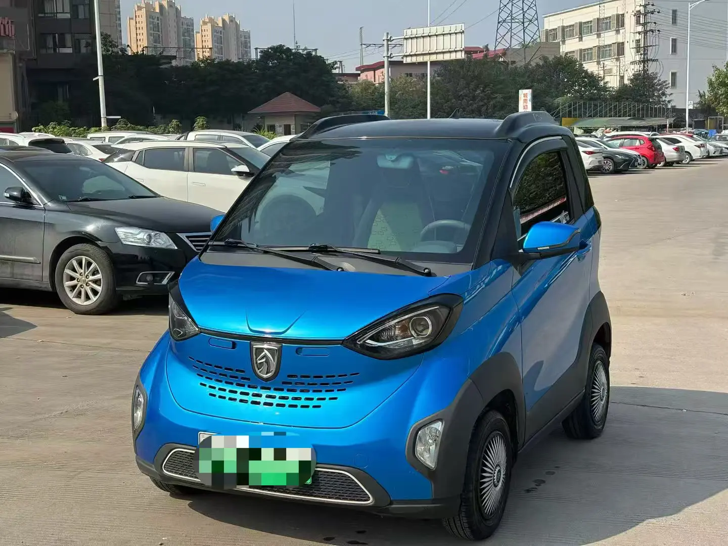Baojun E100  из Китая