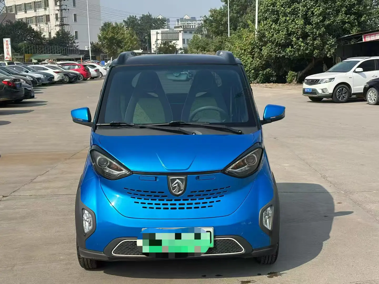 Baojun E100  из Китая