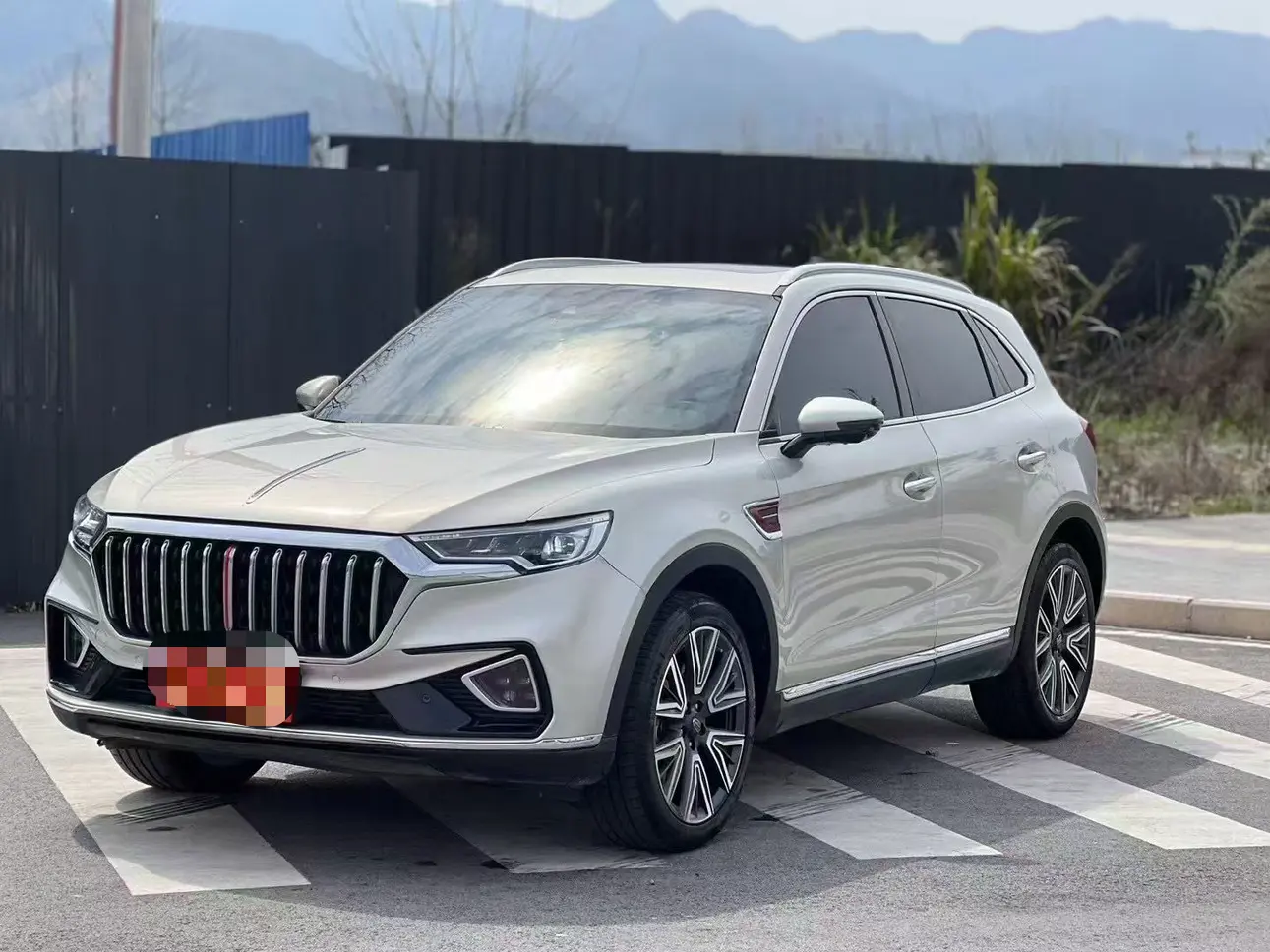 Hongqi HS5  из Китая