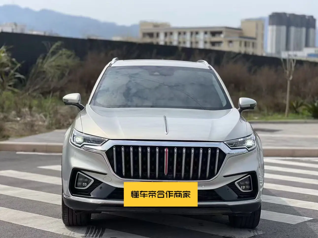 Hongqi HS5  из Китая