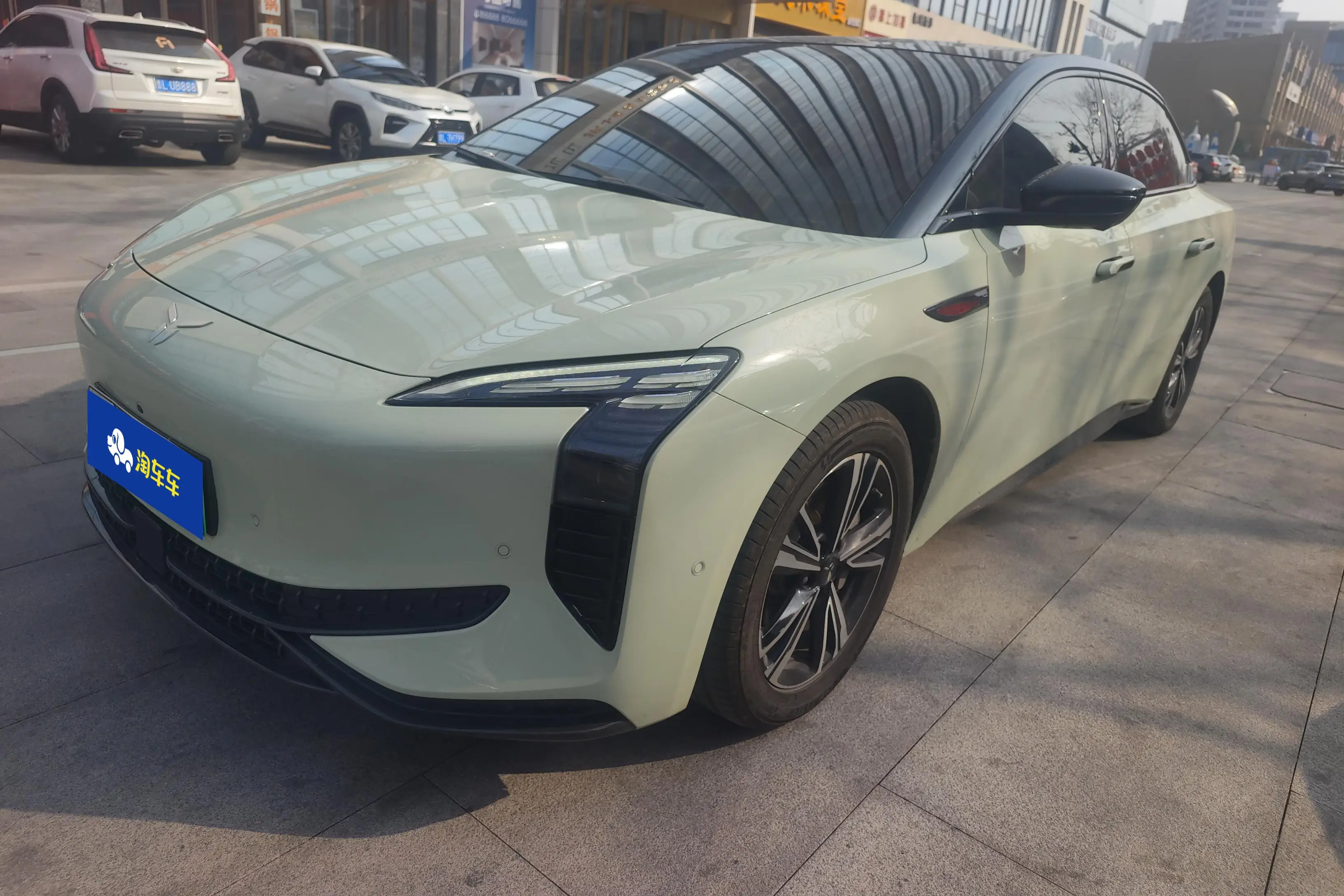 Hongqi EH7  из Китая