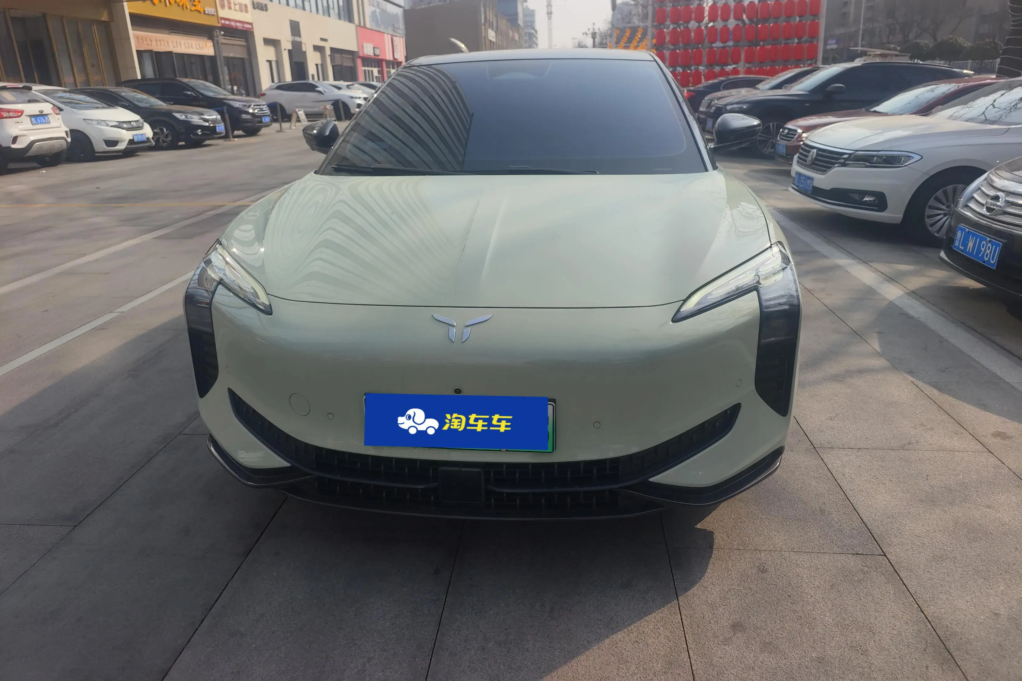 Hongqi EH7  из Китая