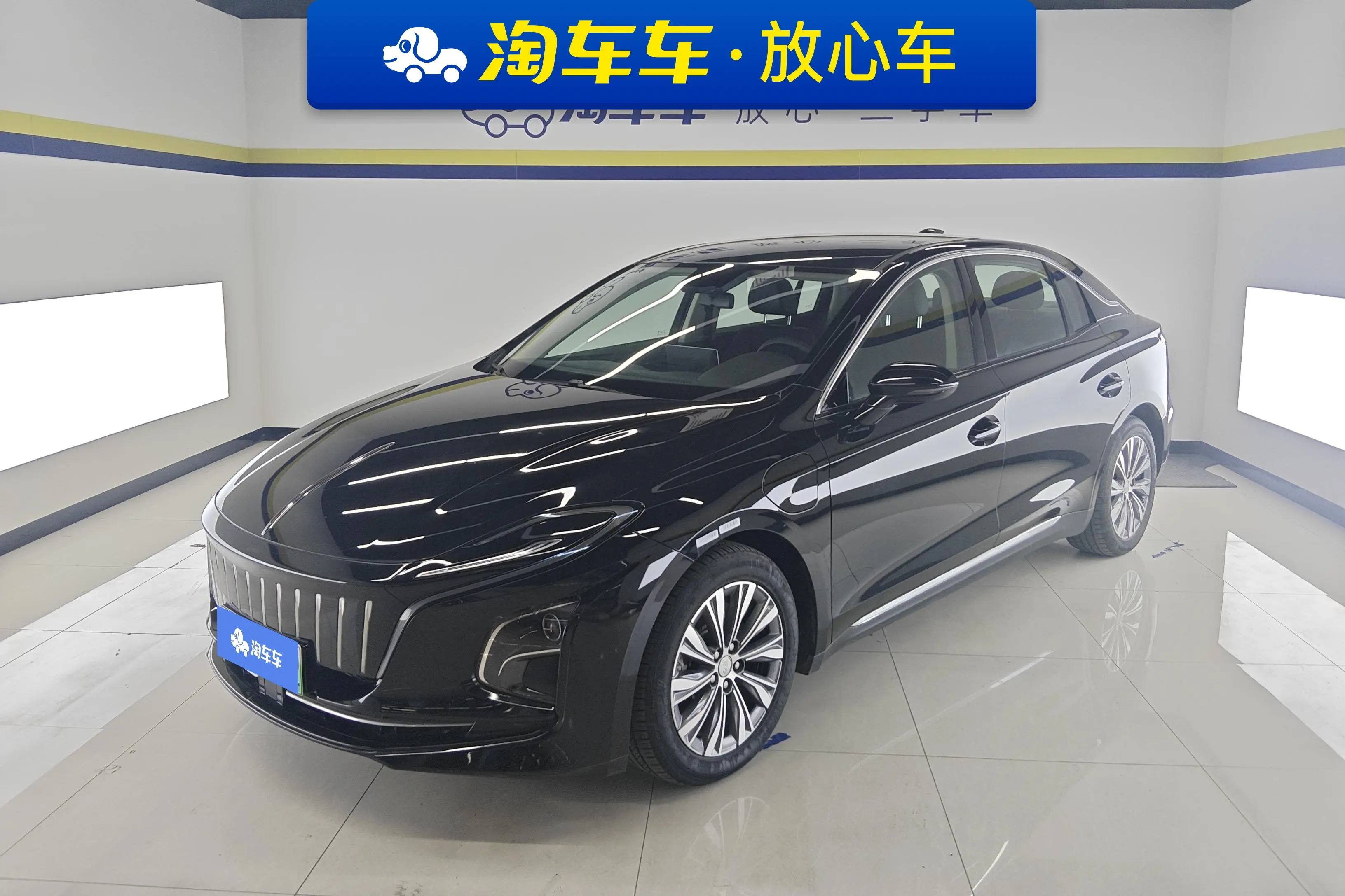 Hongqi E-QM5  из Китая