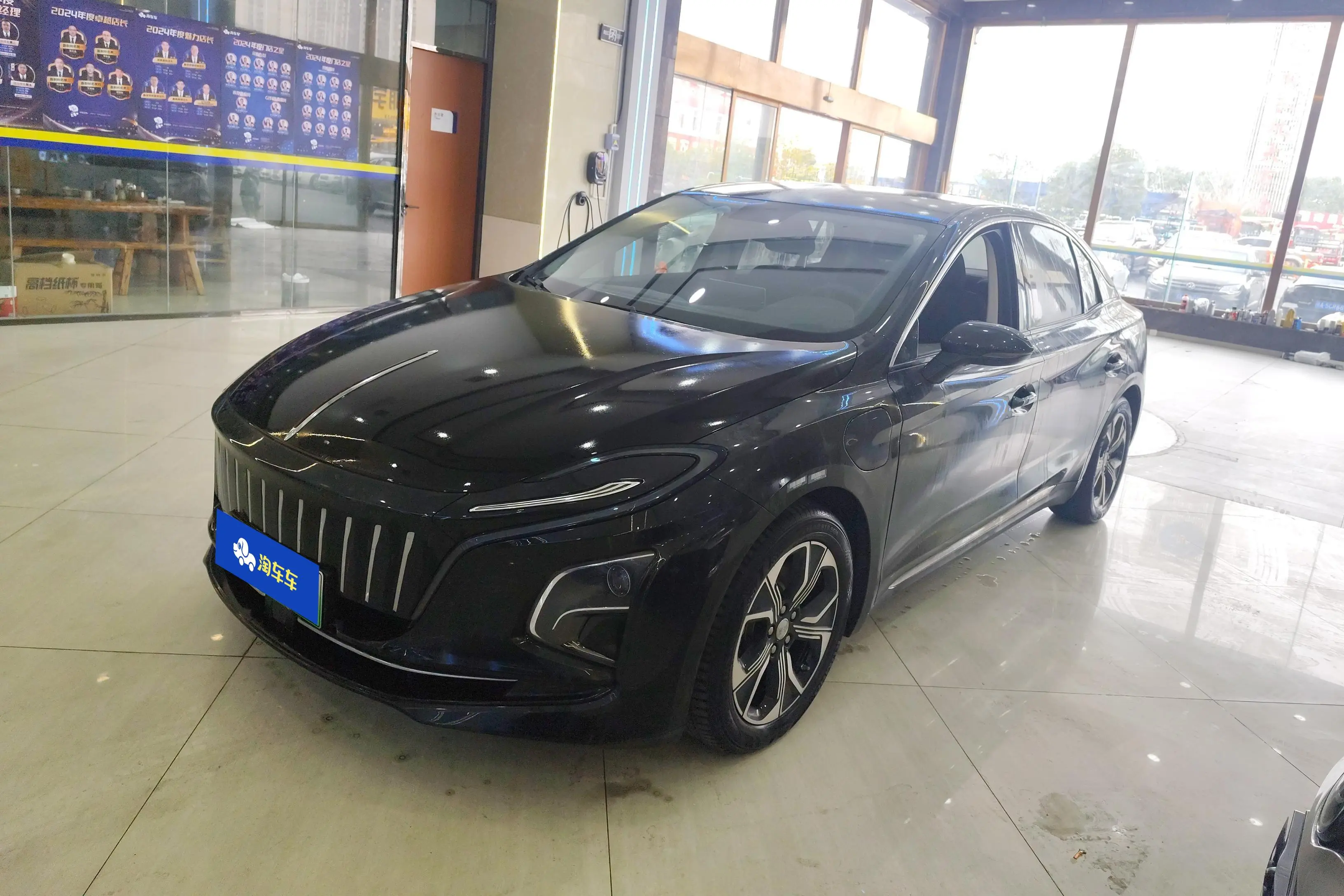 Hongqi E-QM5  из Китая